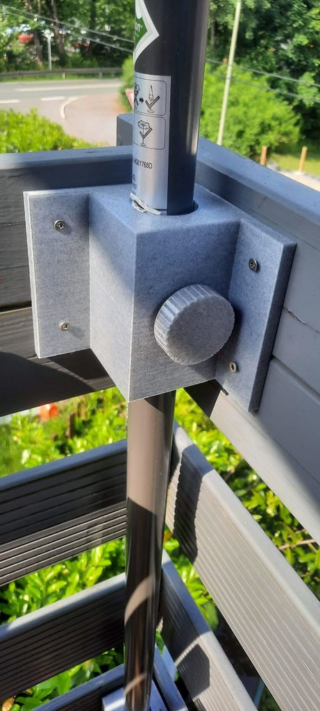 Sun umbrella stand for corner