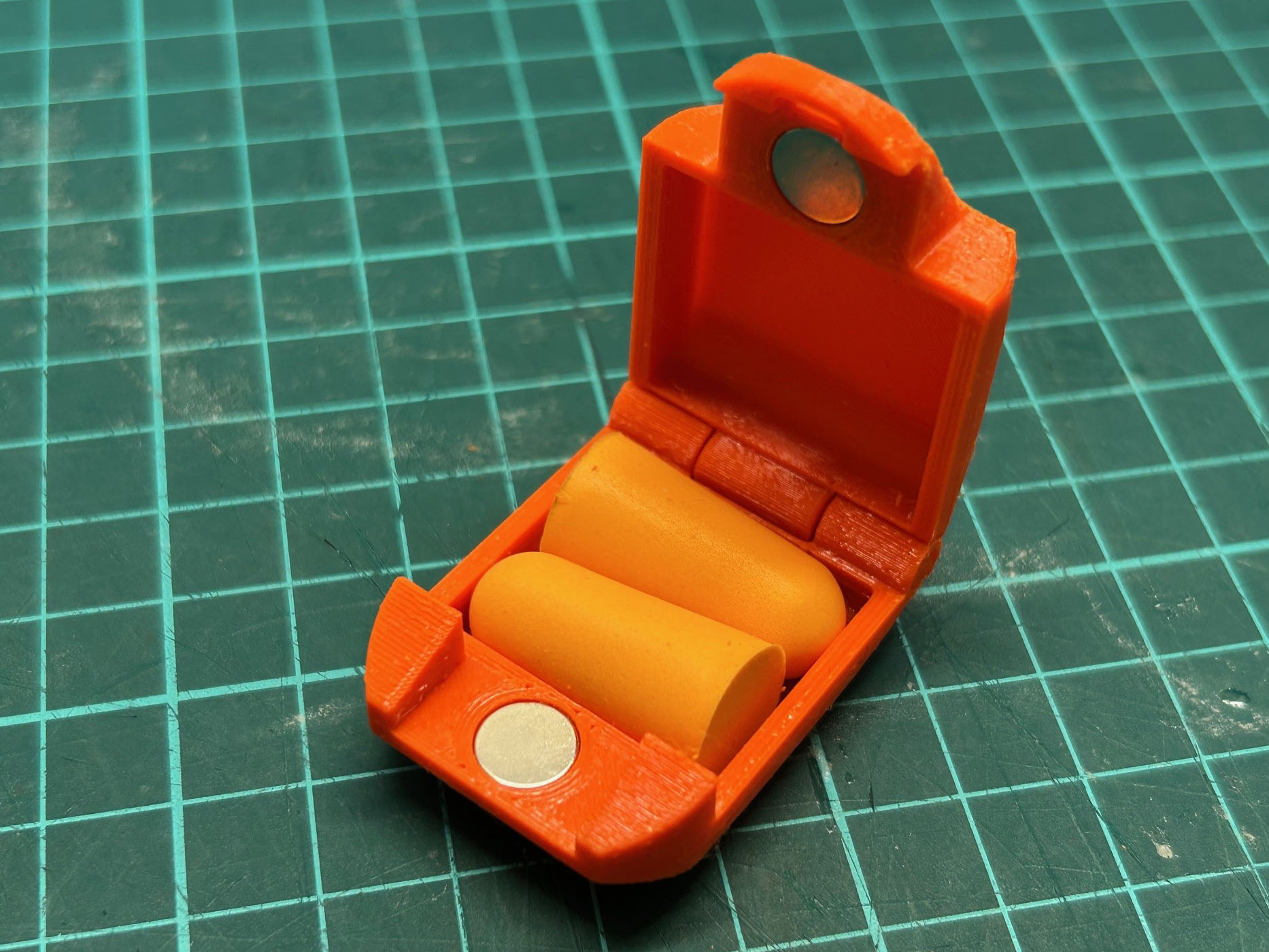 Miniatura 2 do modelo 3D Ear Plug case / Earplug Case