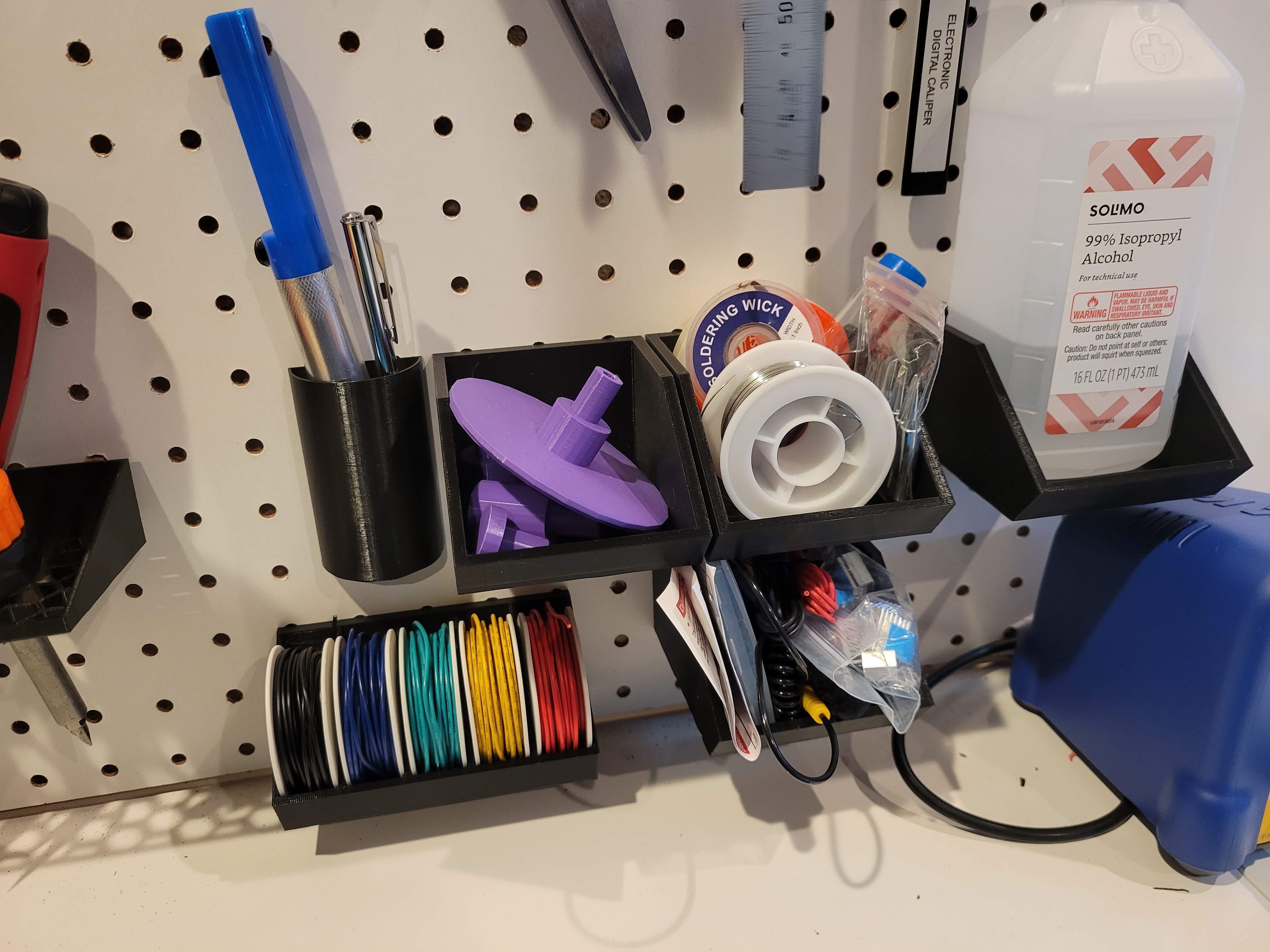 Miniatura 2 do modelo 3D Pegboard Storage Tray