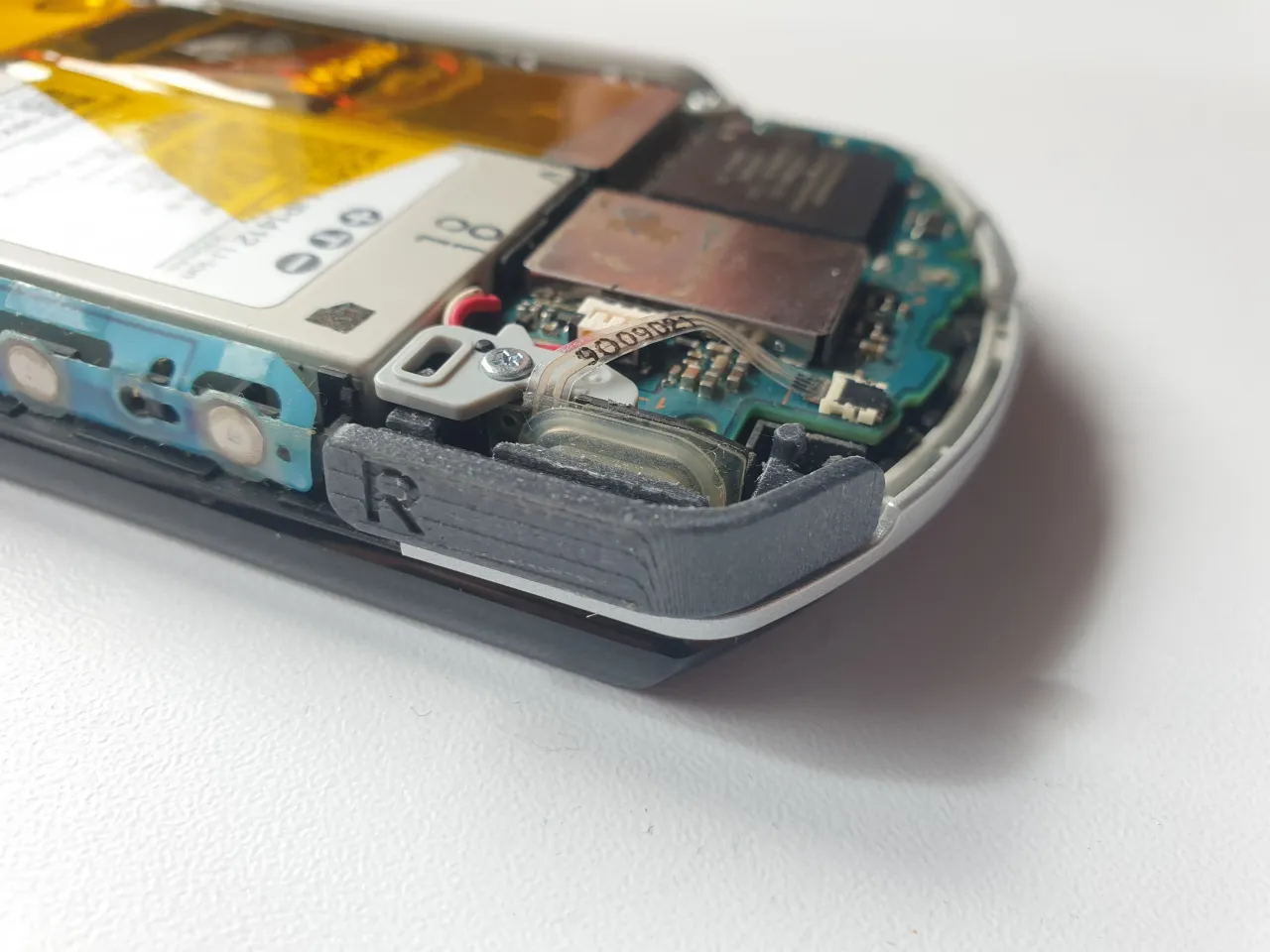 PSP GO (PSP-N1000) Shoulder Buttons L & R by Icarus3D | Download