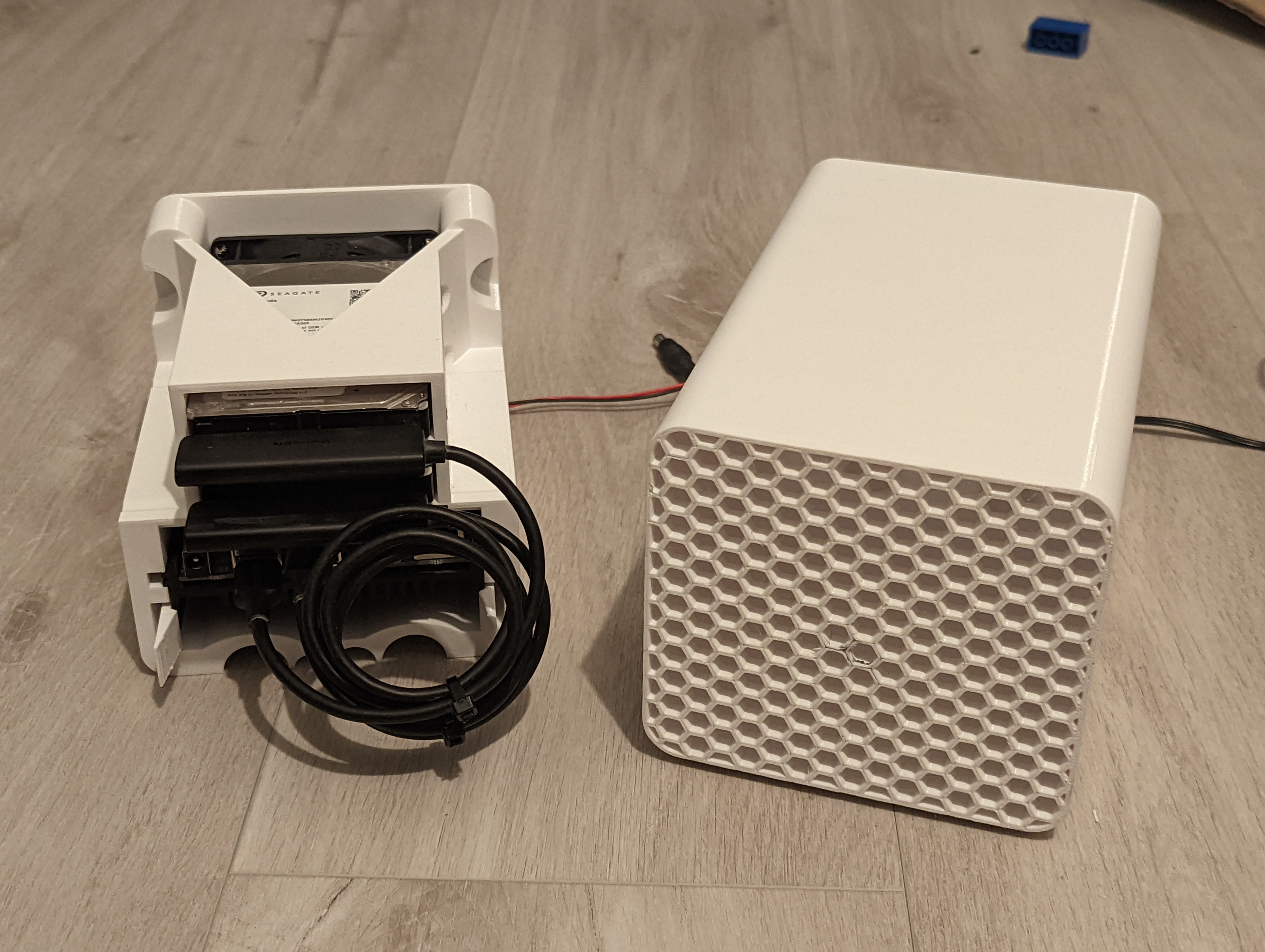 Modern look Odroid N2+ NAS housing with 2 HDDs