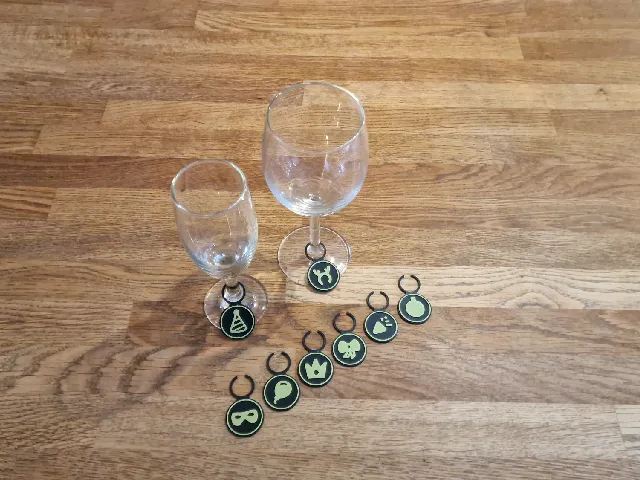 Party Stemware Markers & Holder (8 Pack)