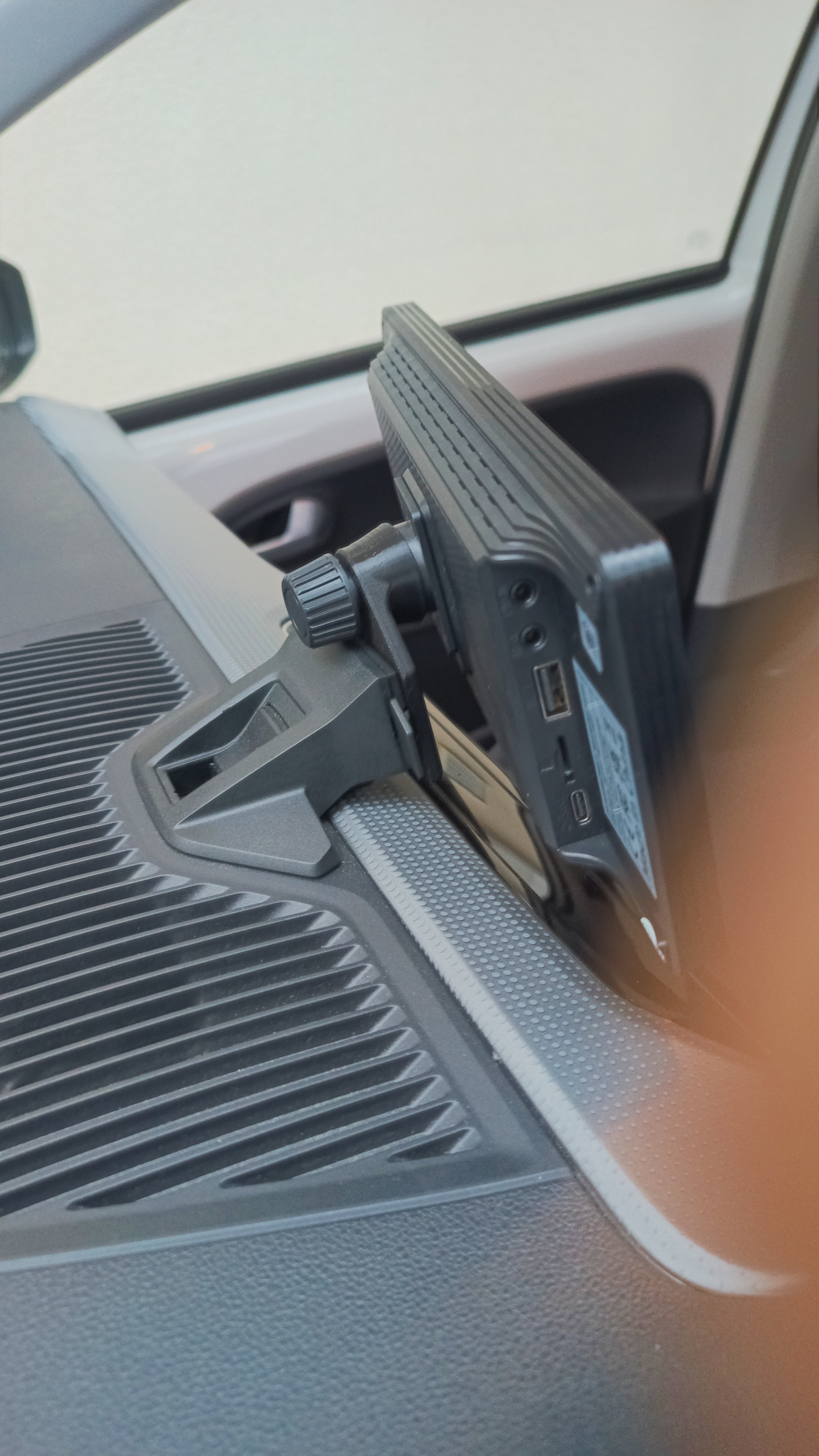 Škoda Citigo: adapter for Android Auto/Carplay display with 22 mm ball mount