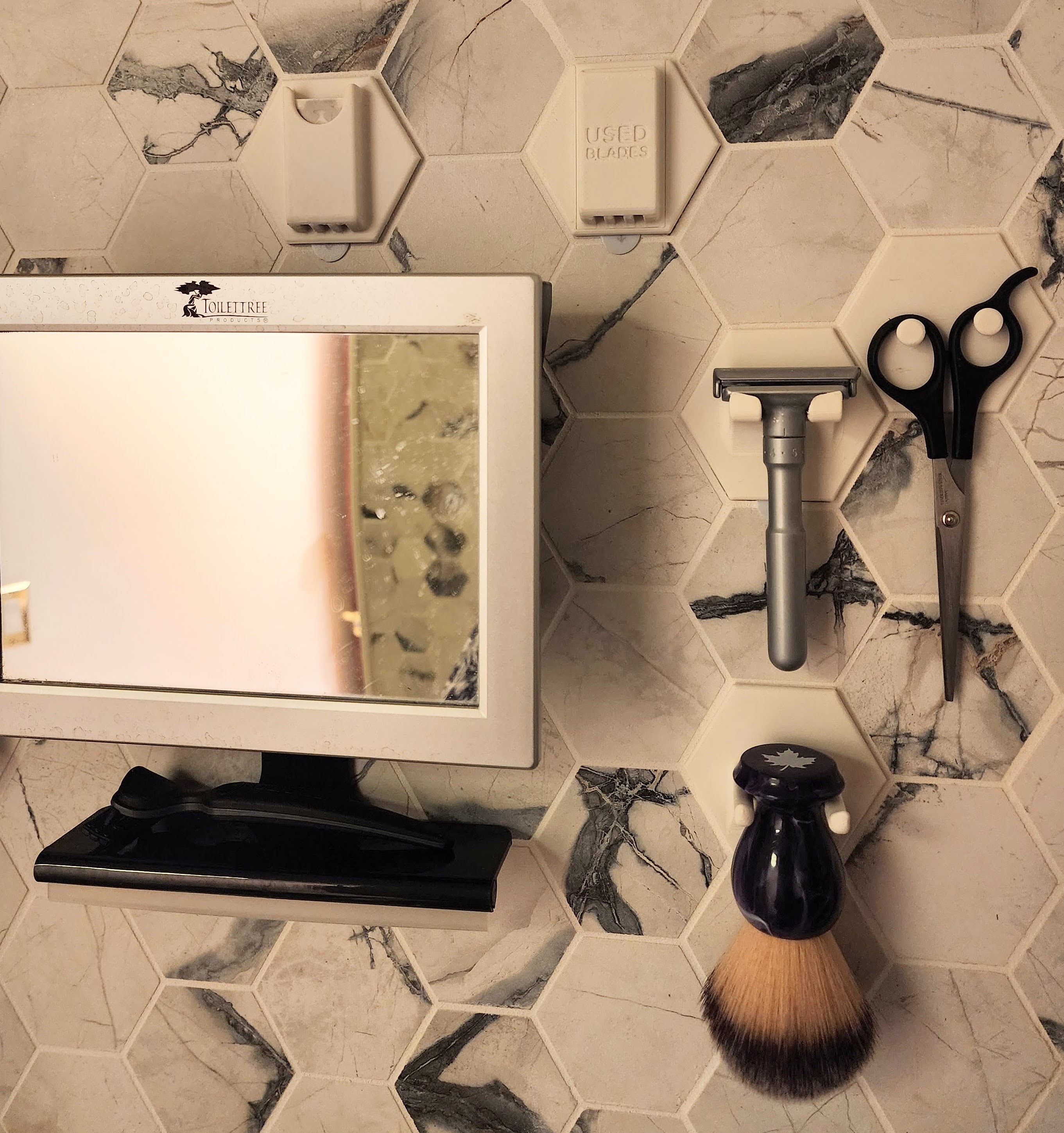 Safety razor and accessories wall hooks