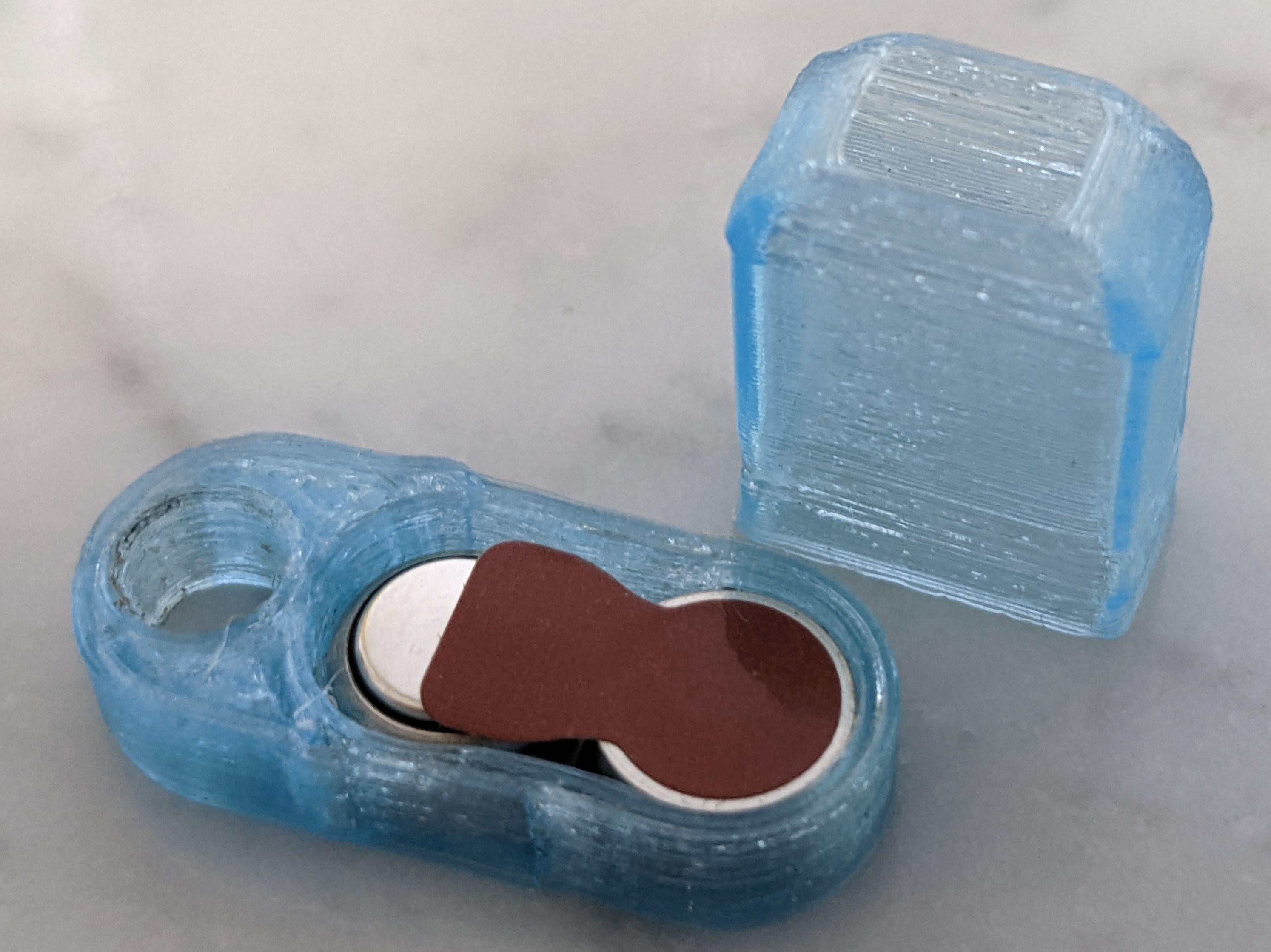 Minimalistic keychain box for hearing aid batteries