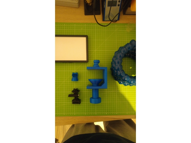 Miniatura 2 do modelo 3D WORKBENCH LED LAMP MOUNT