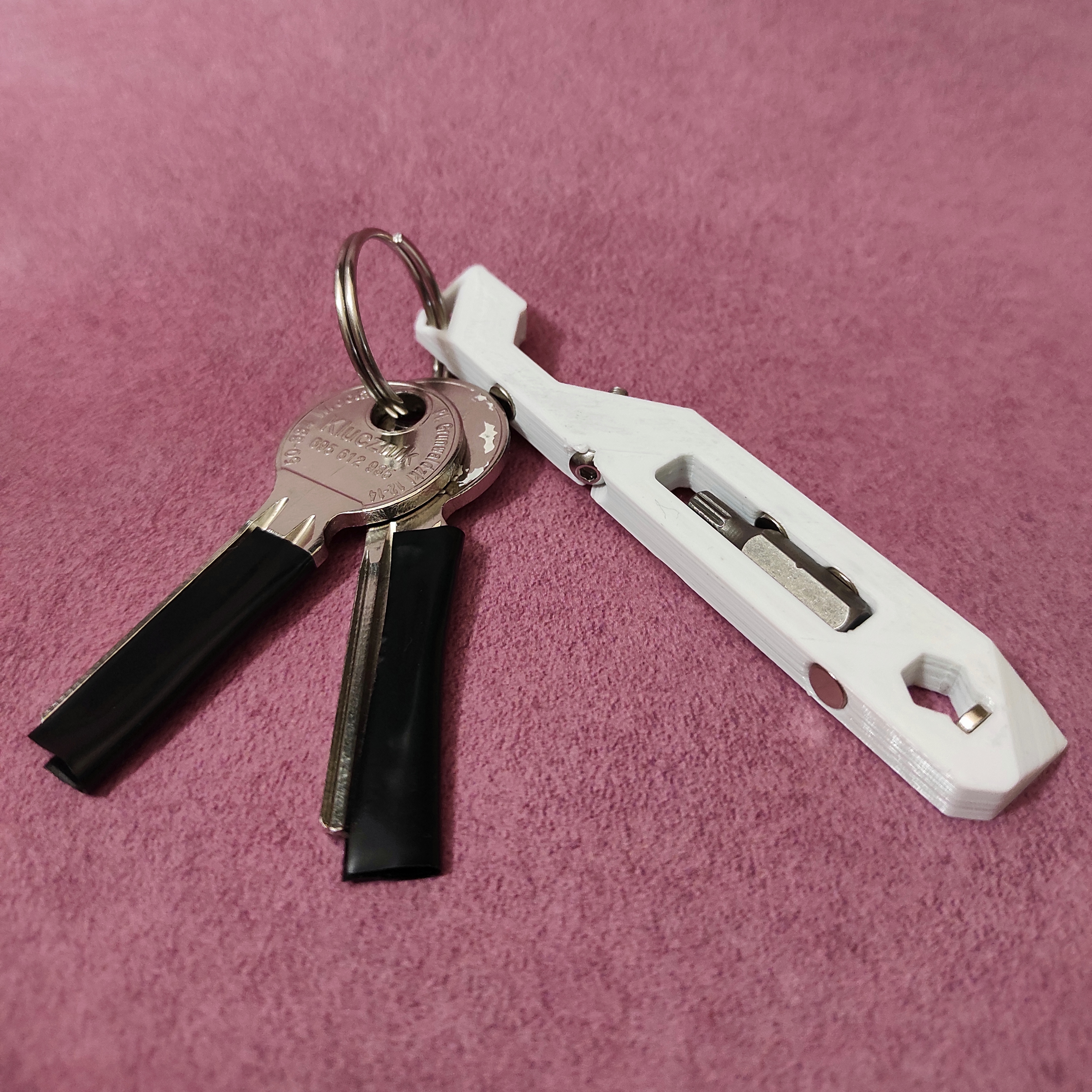Miniatura 5 do modelo 3D PEREUKA Keychain Multitool - Customizable