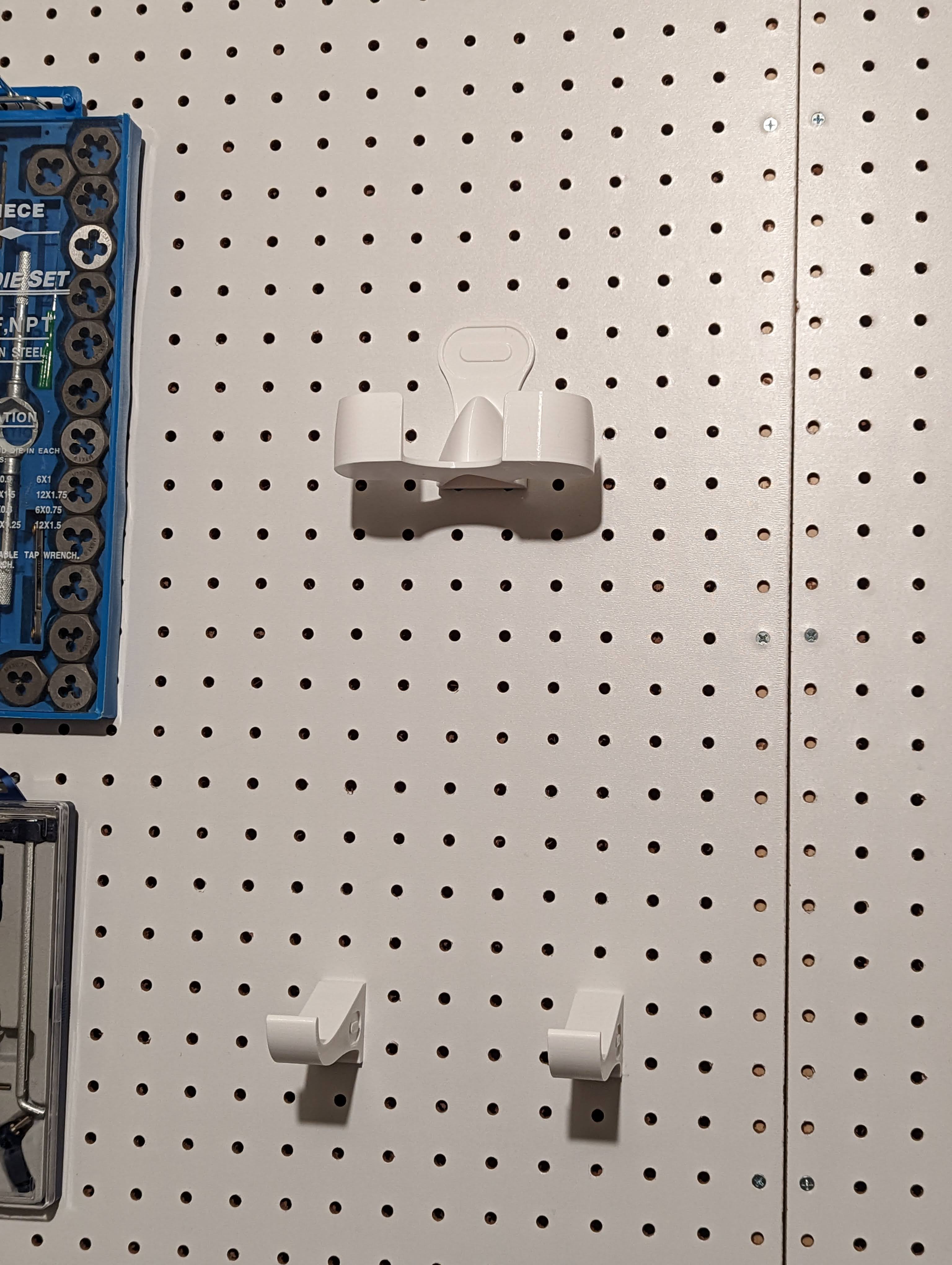 Pegboard Mounts for Oculus/Meta Quest 2 by Jonathan Lin Download free STL model