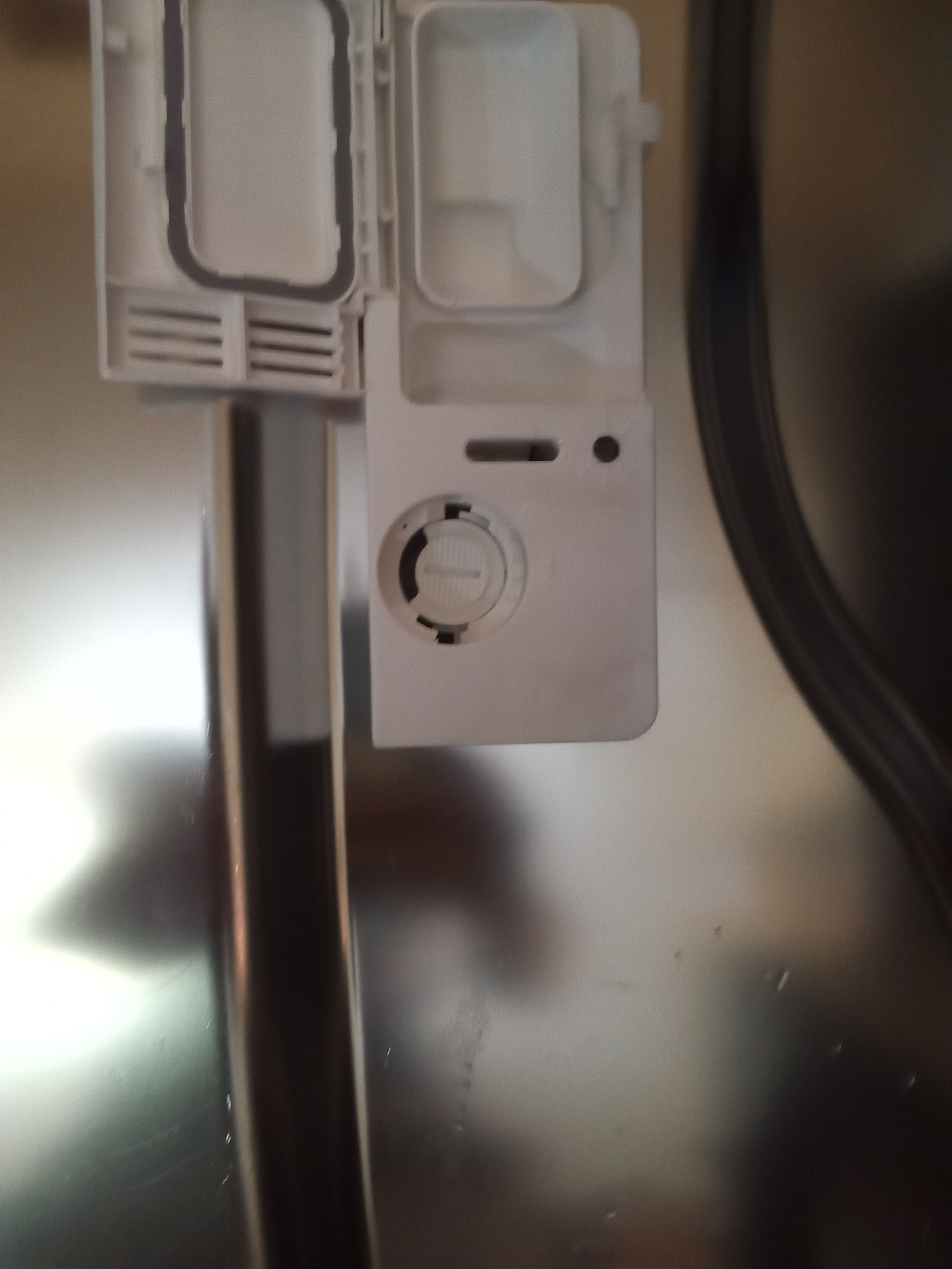 Cover for oil tank for dish washer