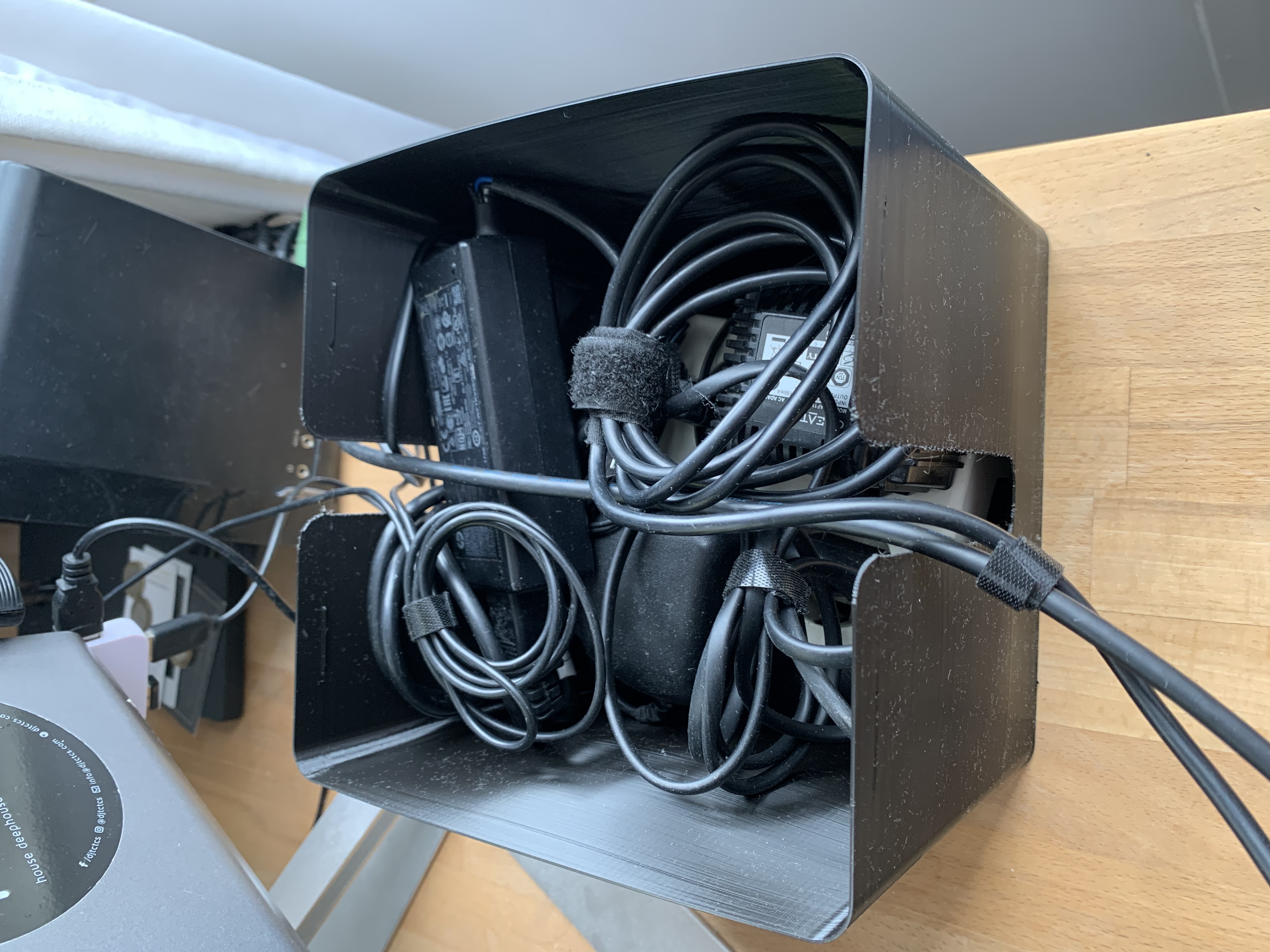 Miniatura 2 do modelo 3D Cable management box
