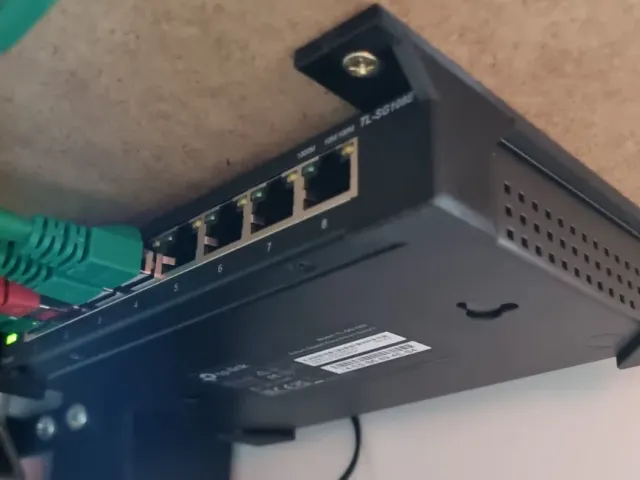 Netgear SG mountingbracket