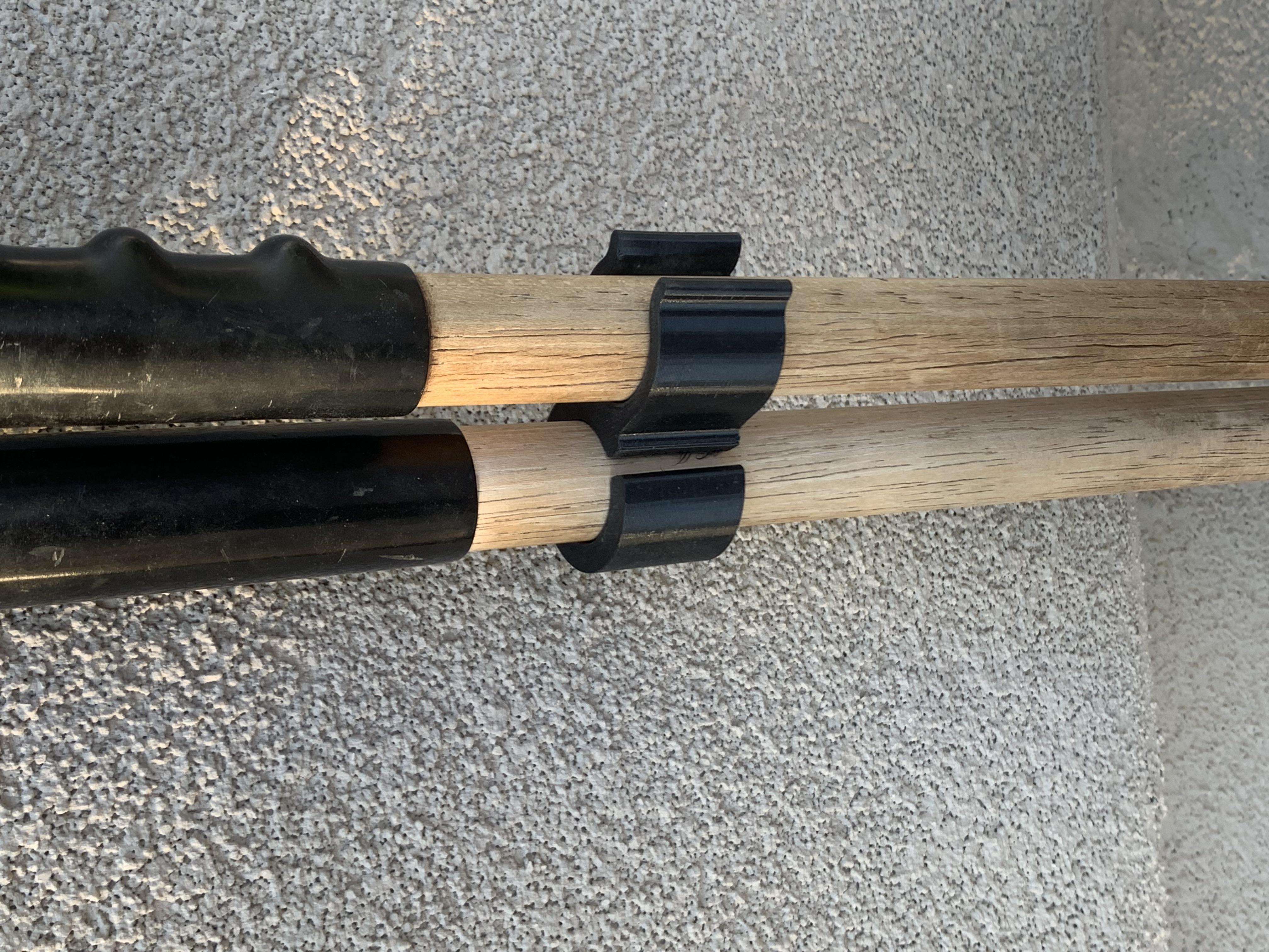 Dustbin/Broom Handle Clip