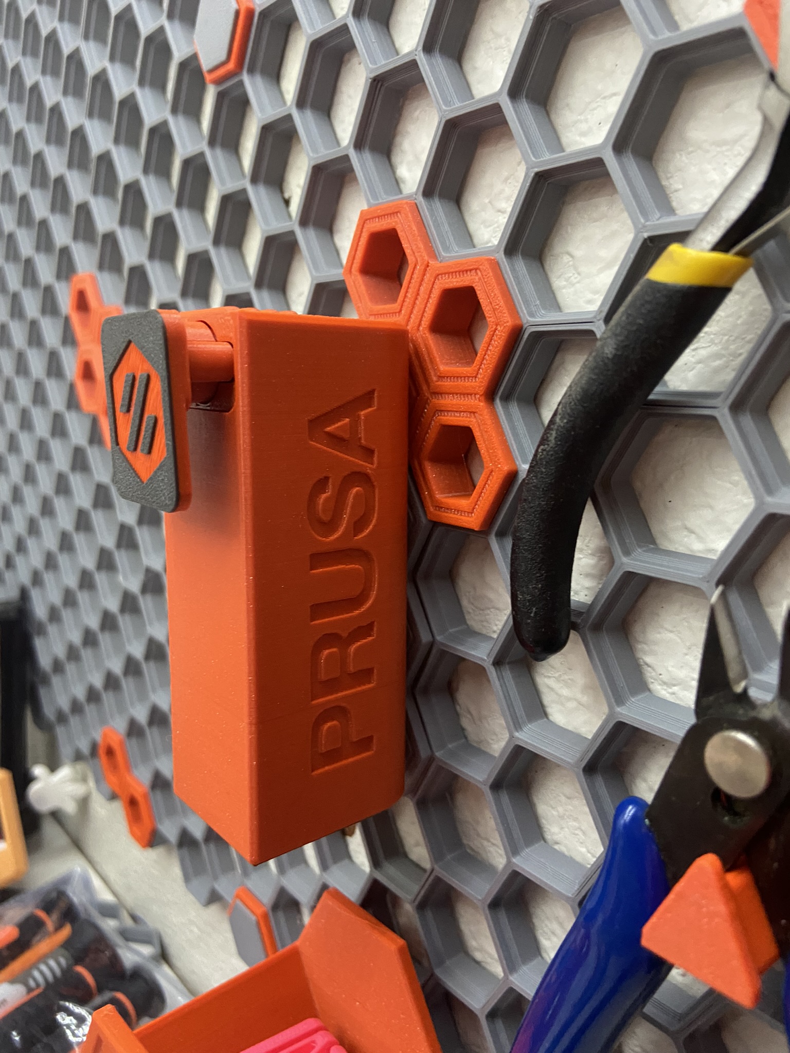 Spring Latch Honeycomb Wall Connector