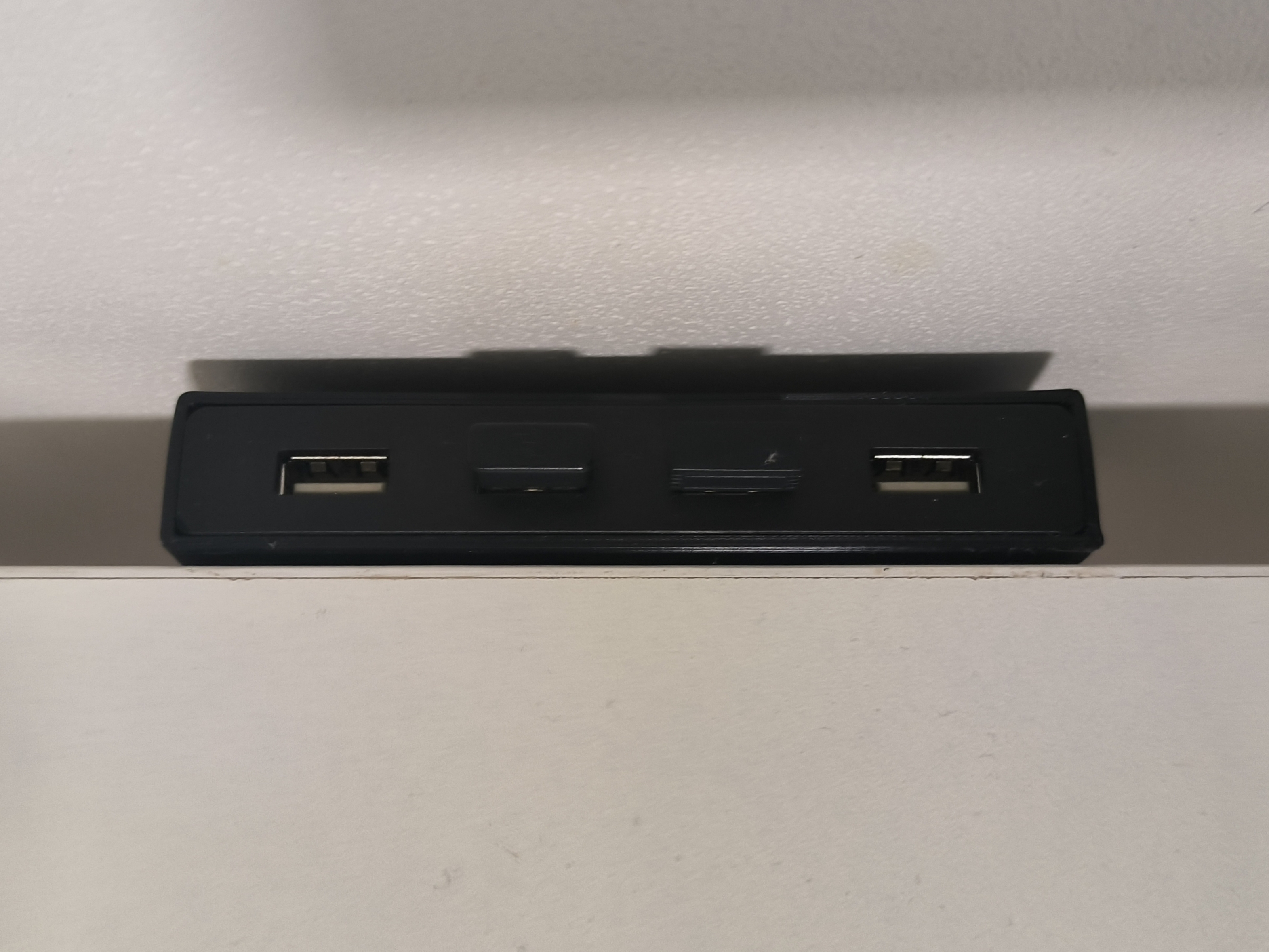 UGREEN US216 Vertical Desk Mount