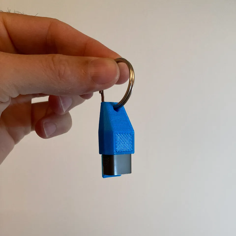 Keychain holder for C to adapter by Ben | Download free STL model