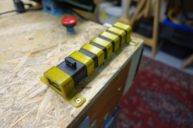 USB HUB Holder with cover