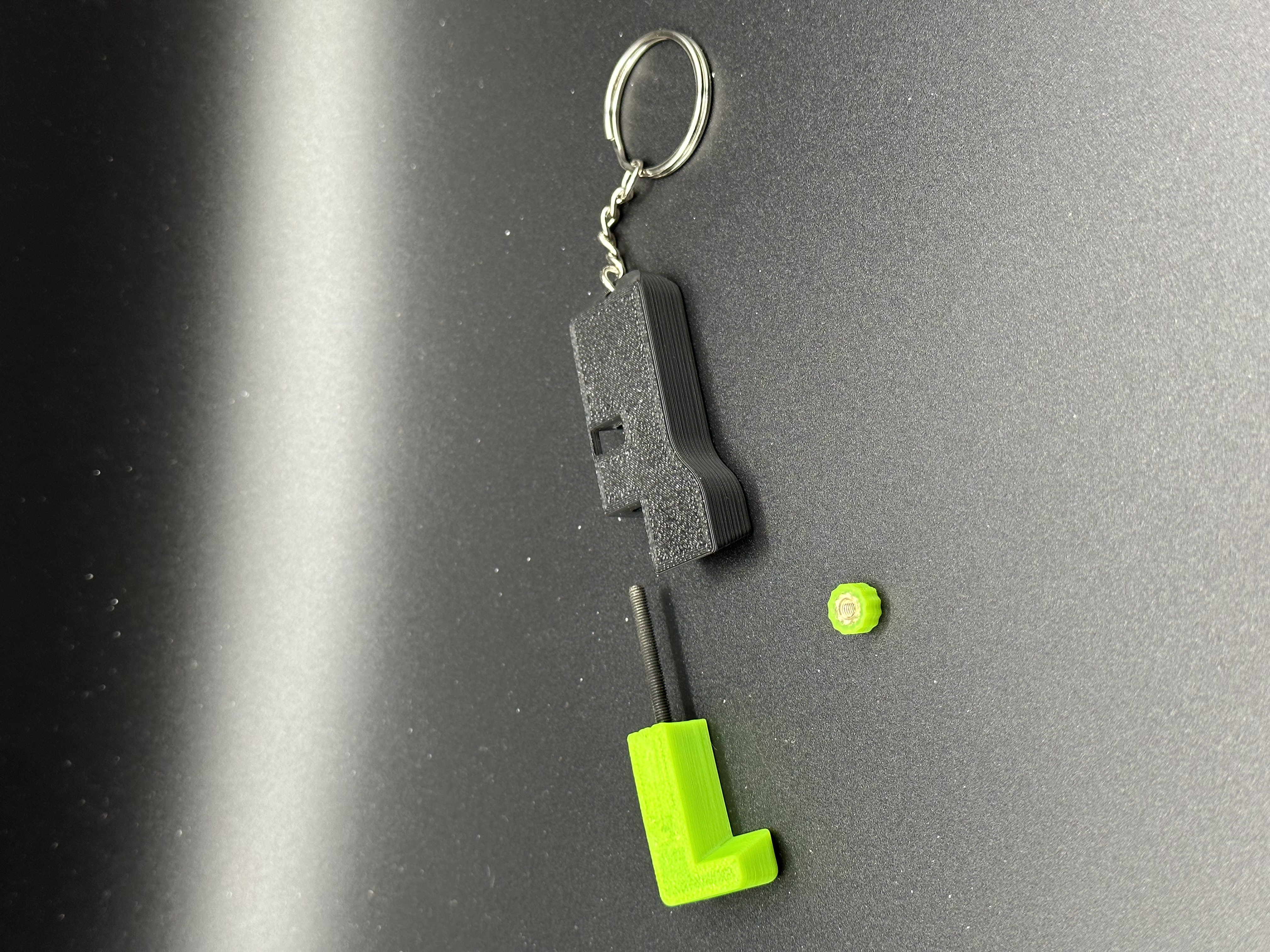 Miniatura 2 do modelo 3D Adjustable Phone Stand Keychain