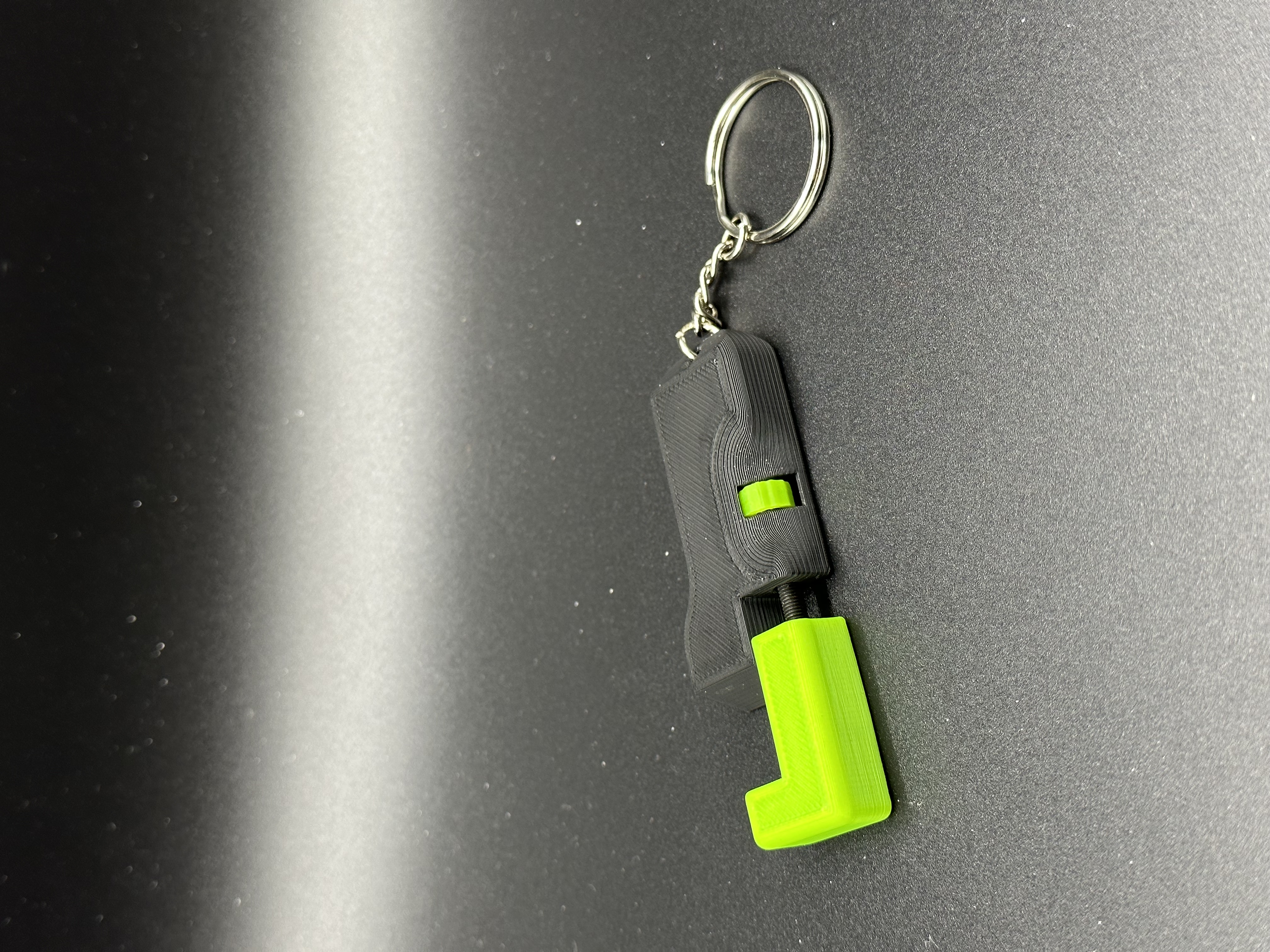 Miniatura 3 do modelo 3D Adjustable Phone Stand Keychain