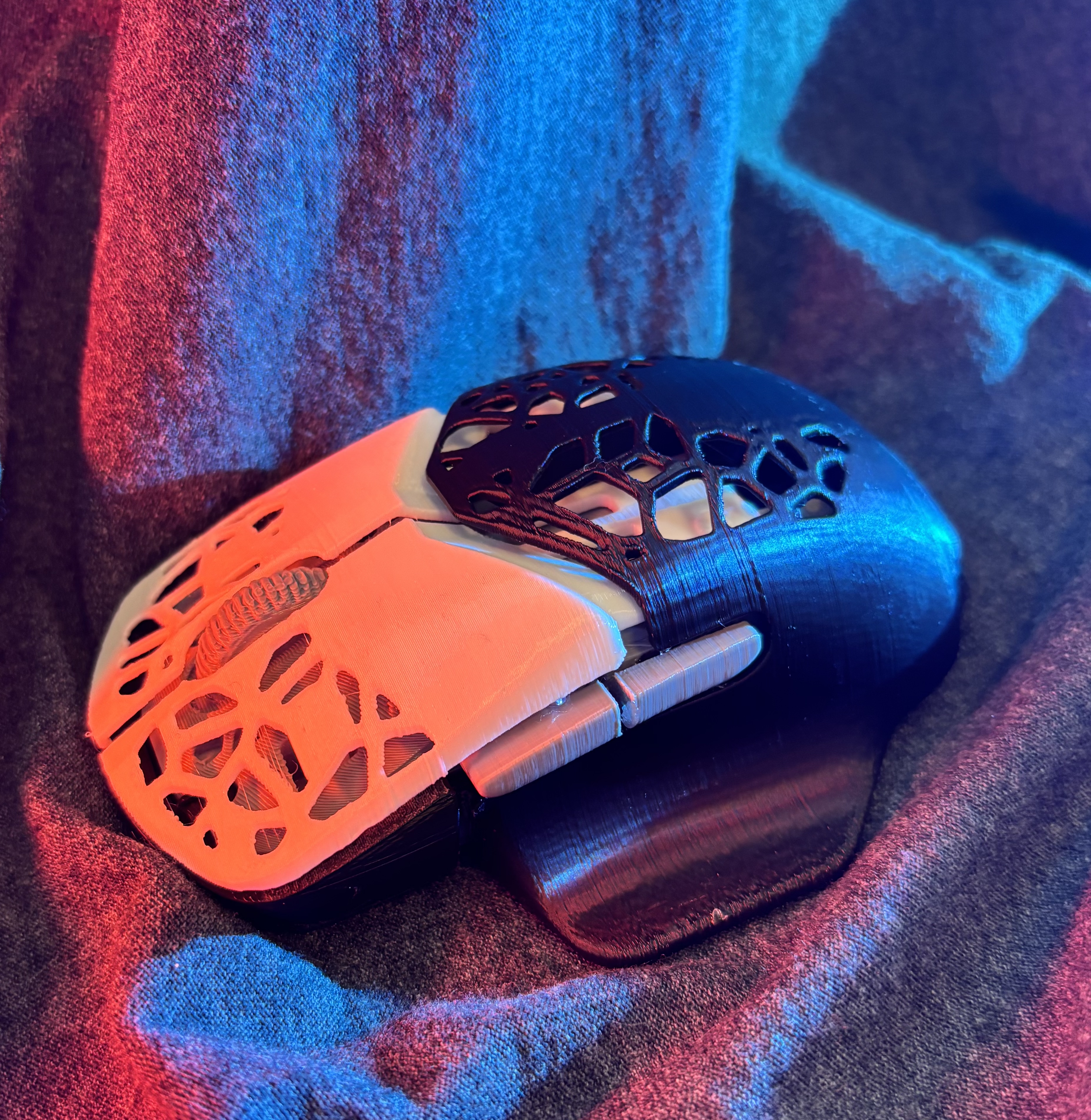 HyperX Pulsefire Saga-Voronoi mouse (TESTED)