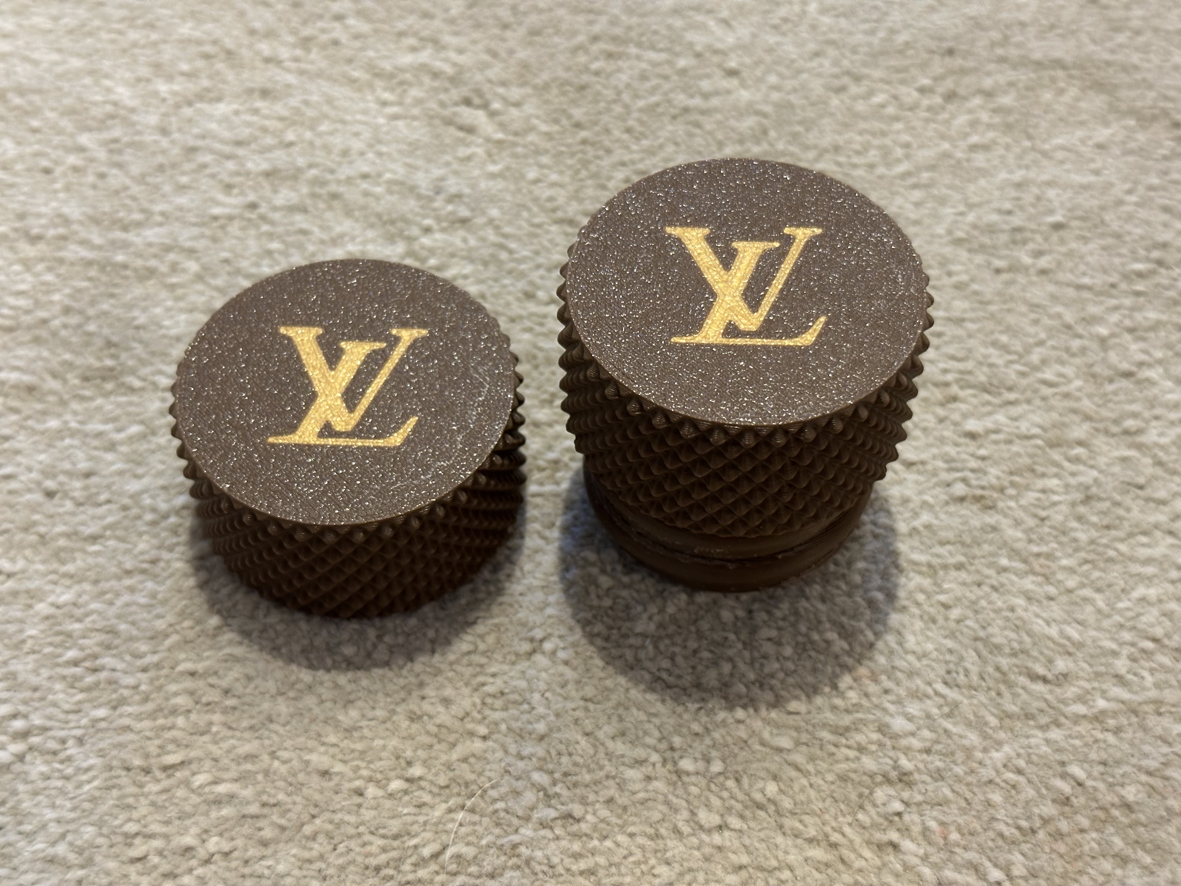 Miniatura 5 do modelo 3D Louis Vuitton Threaded Container