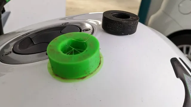 Kawasaki 2011 Z720 fuel tank damper