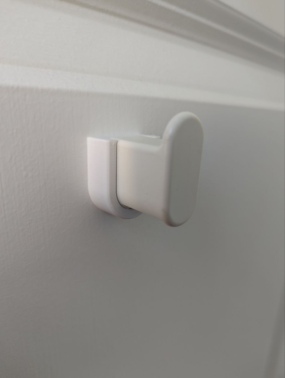 Minimalist screw-fit IKEA Tisken mount