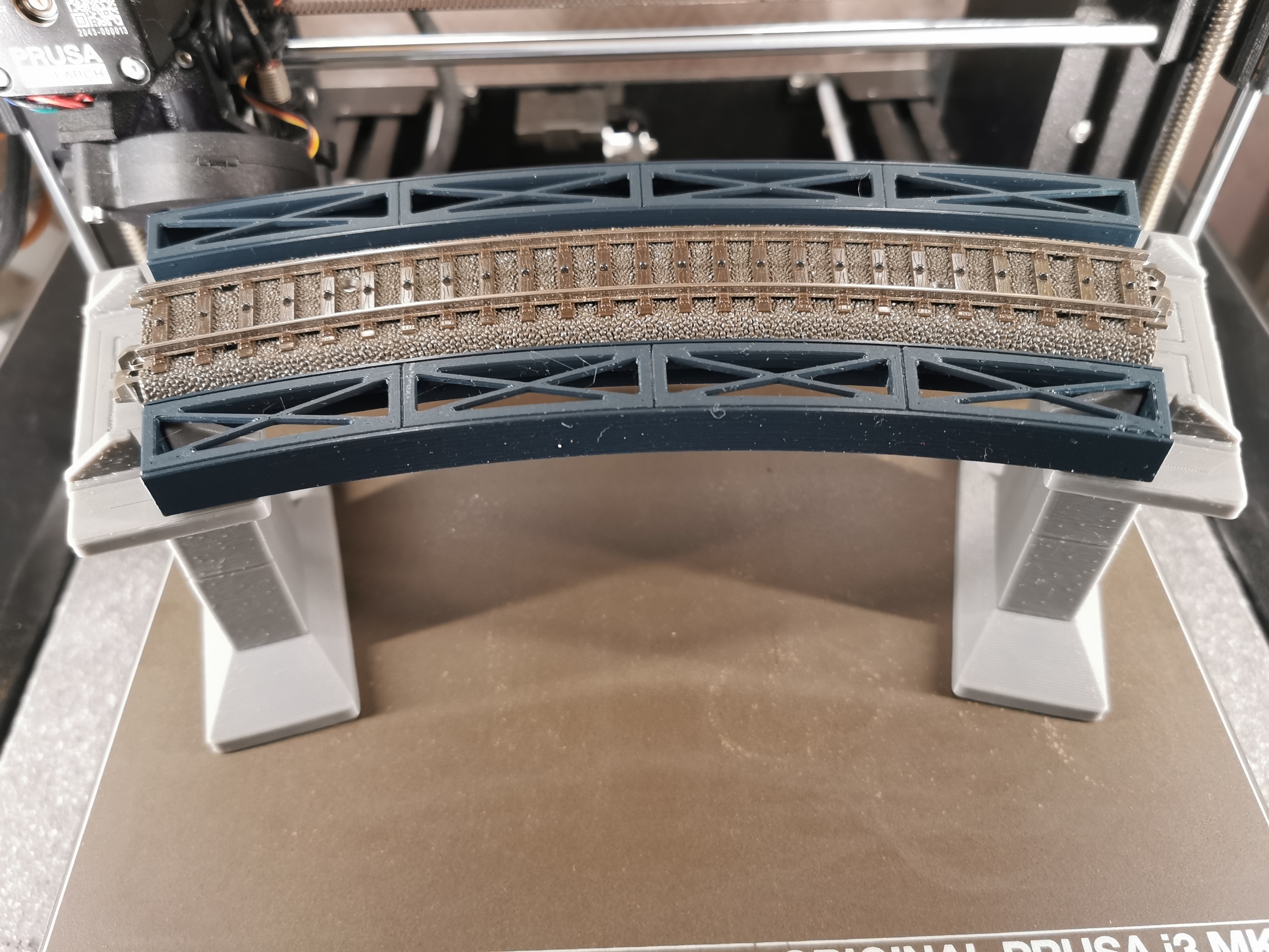 Märklin H0 modular Steel Girder Bridge Rail-C R1-30° Element (multi part) / Märklin H0 modulare Stahlträger-Brücke Gleis-C Element R1 30° (mehrteilig)