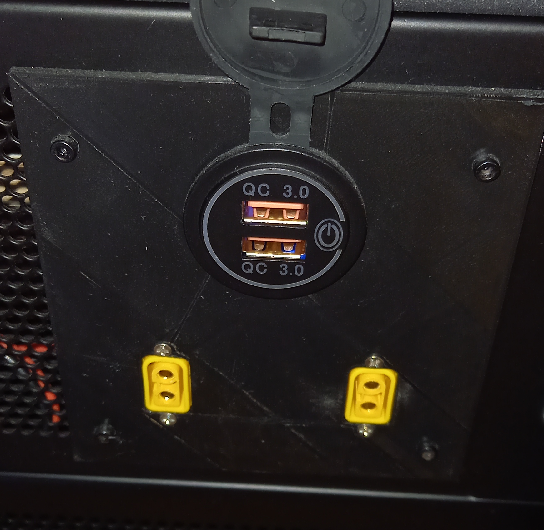 2x XT60F-E PLatte mit USB-Charger 12V