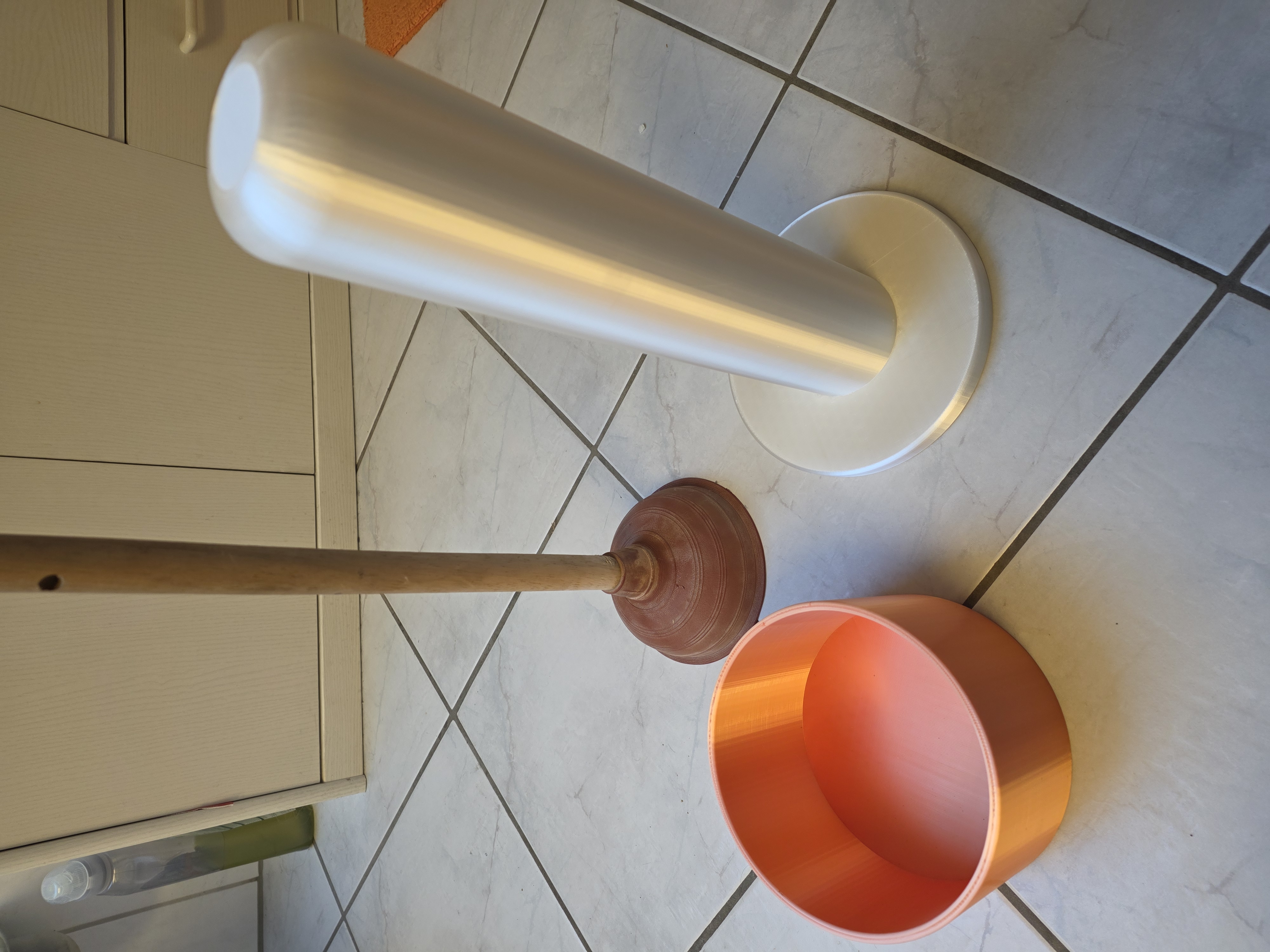 plumber's helper enclosure (Pömpel Umhausung)