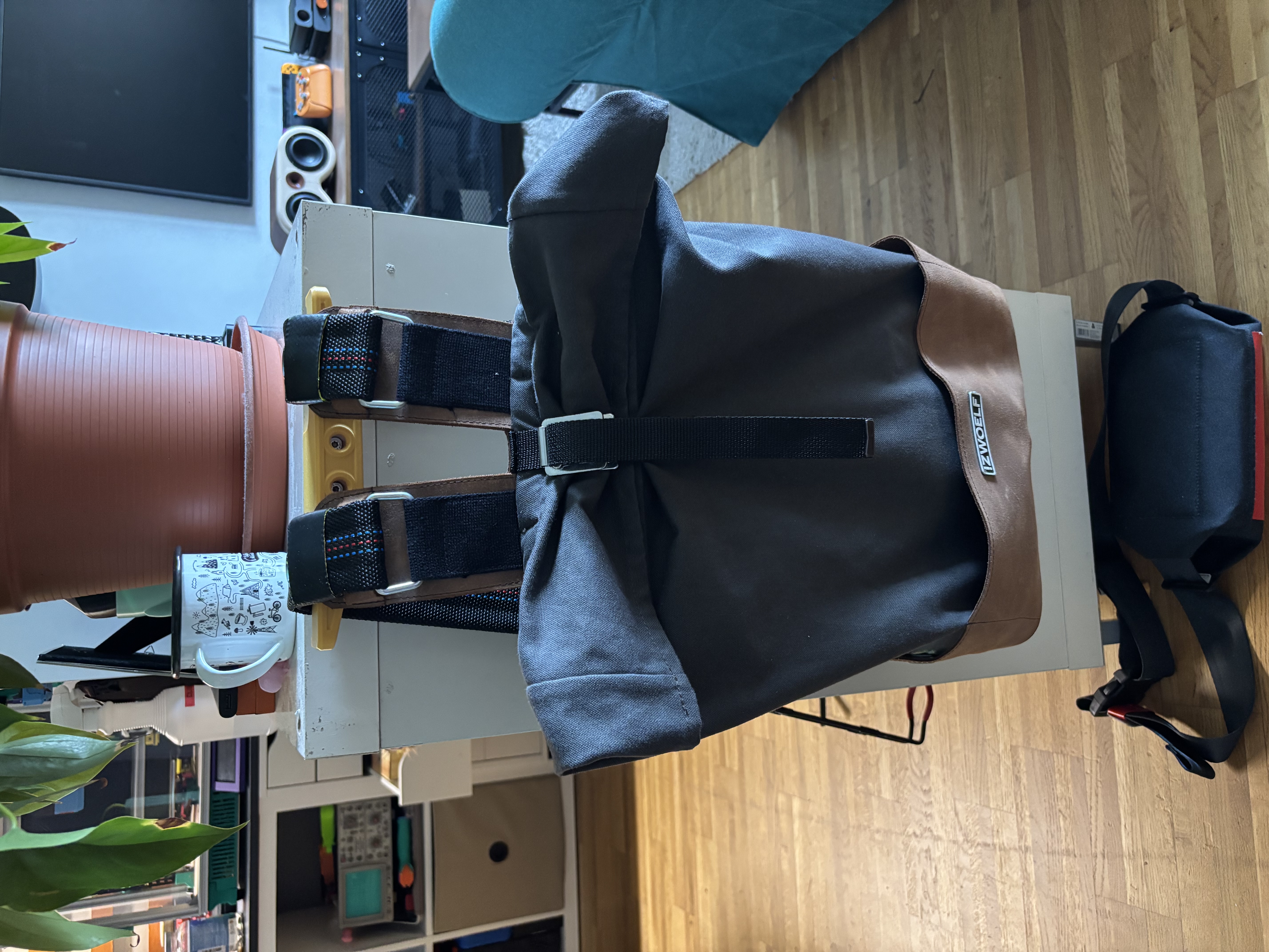 Miniatura 2 do modelo 3D Backpack hanger