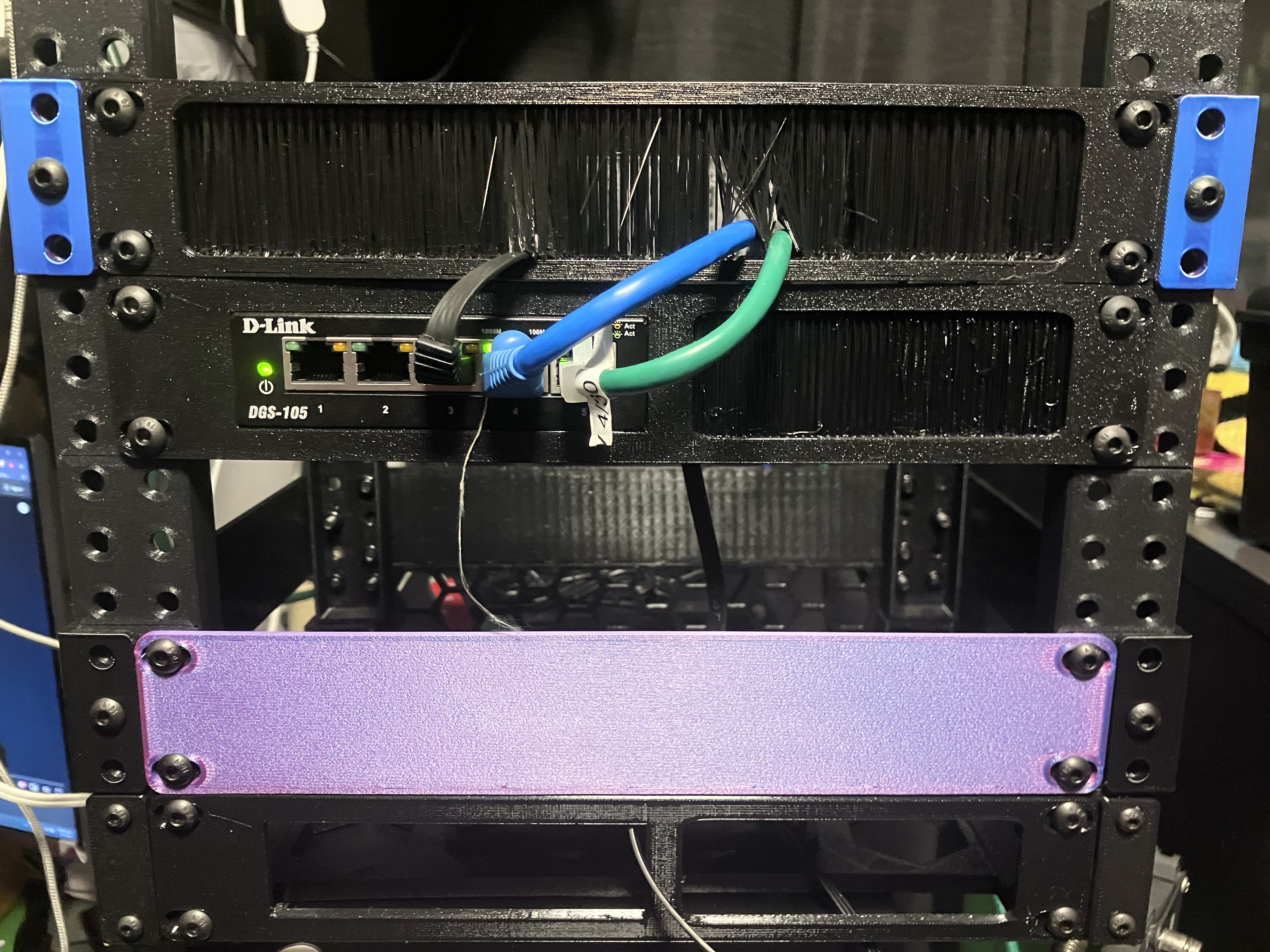 DGS-105 10 inch rack mount brushed cable passthrough