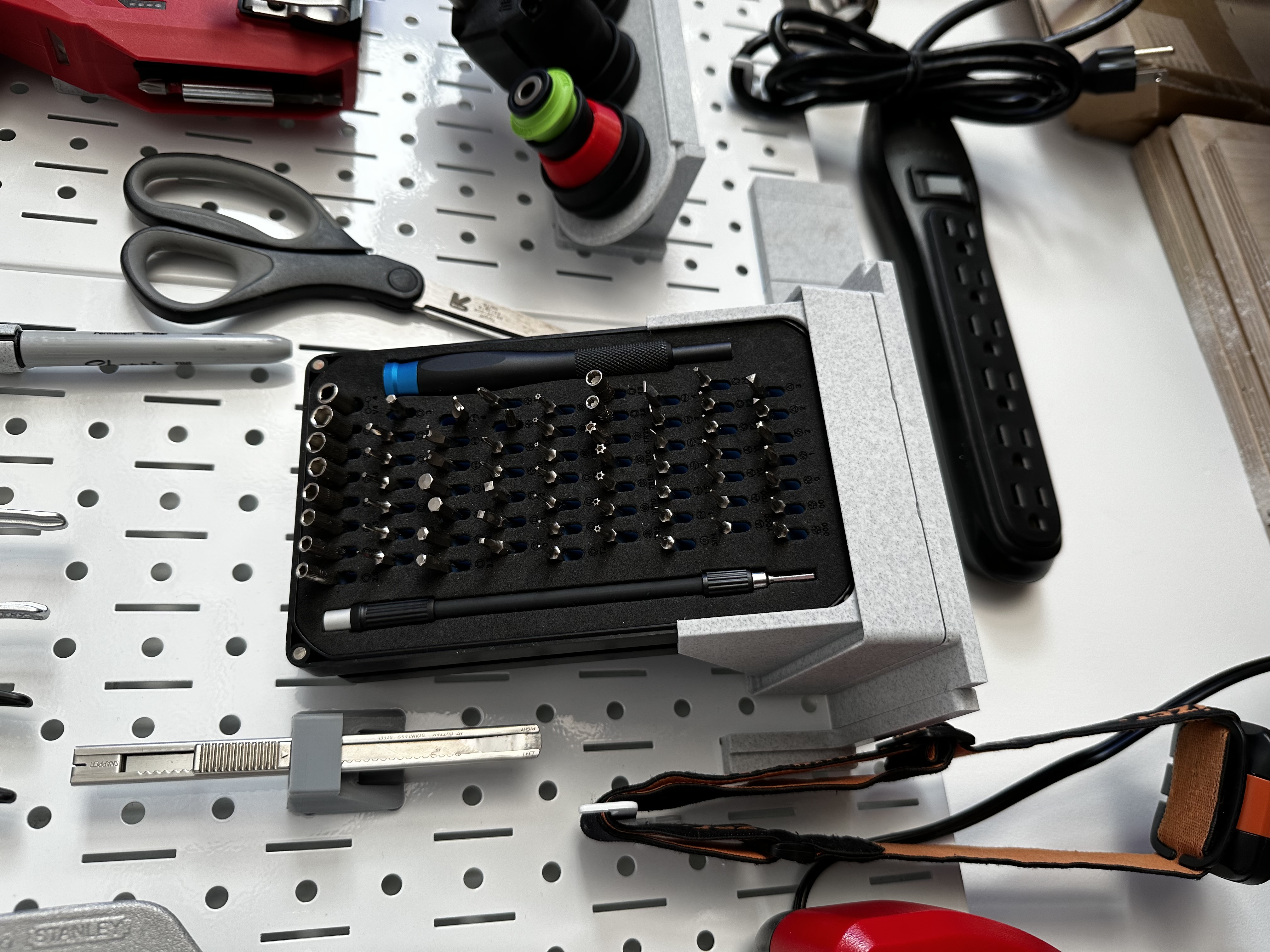 iFixit Set Holder for Wall Control System 3D model thumbnail