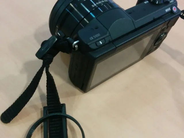 Lens Cap Holder customizable in Openscad