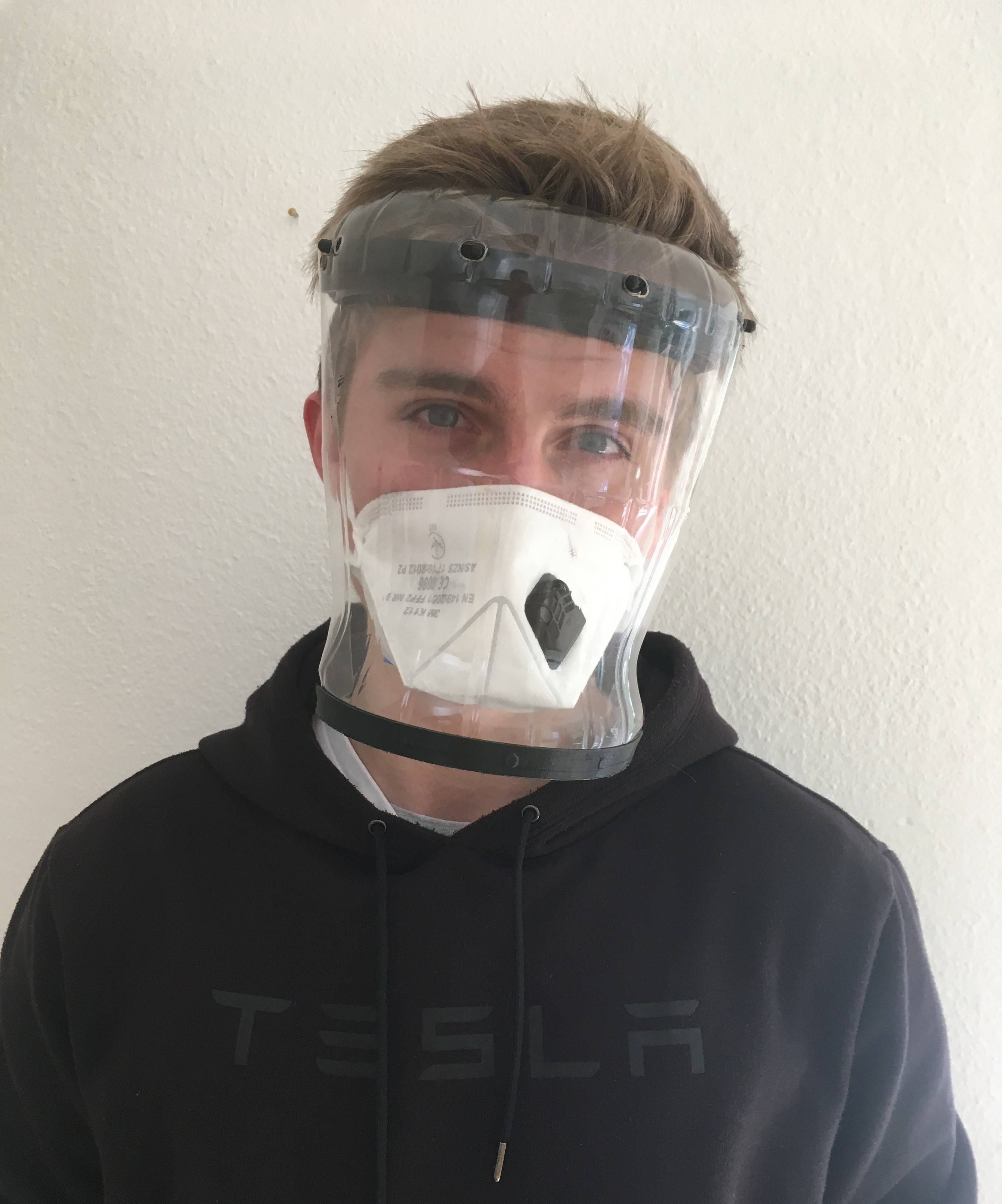3D-Printed FACE SHIELD/MASK with a PET-Bottle | QiTech