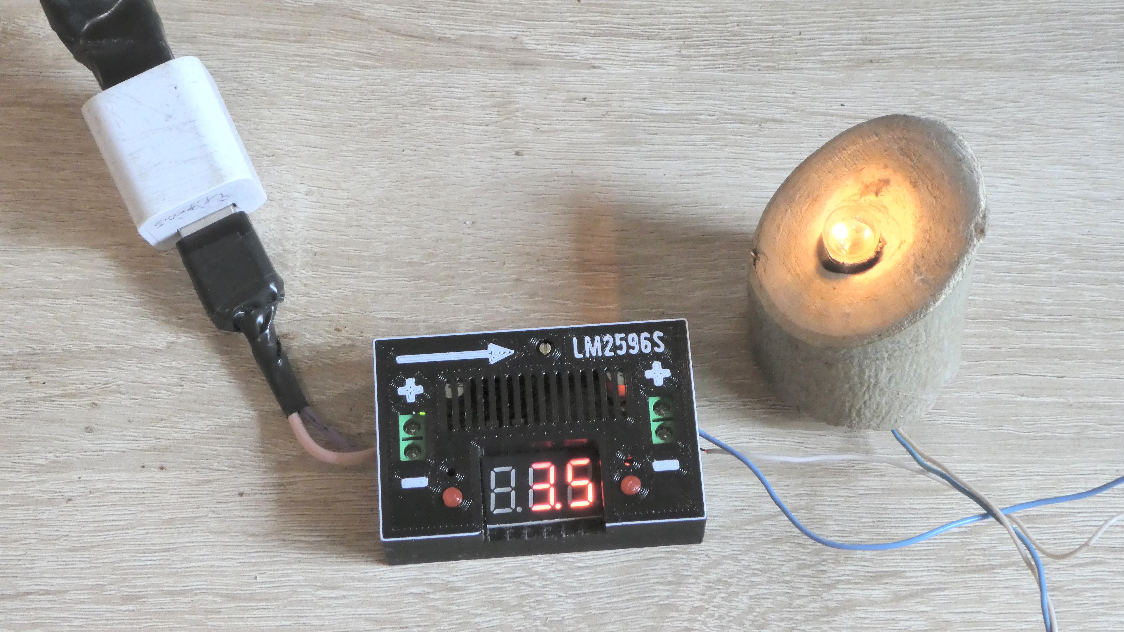 LM2596 / LM2596S step-down converter with voltmeter – neat case