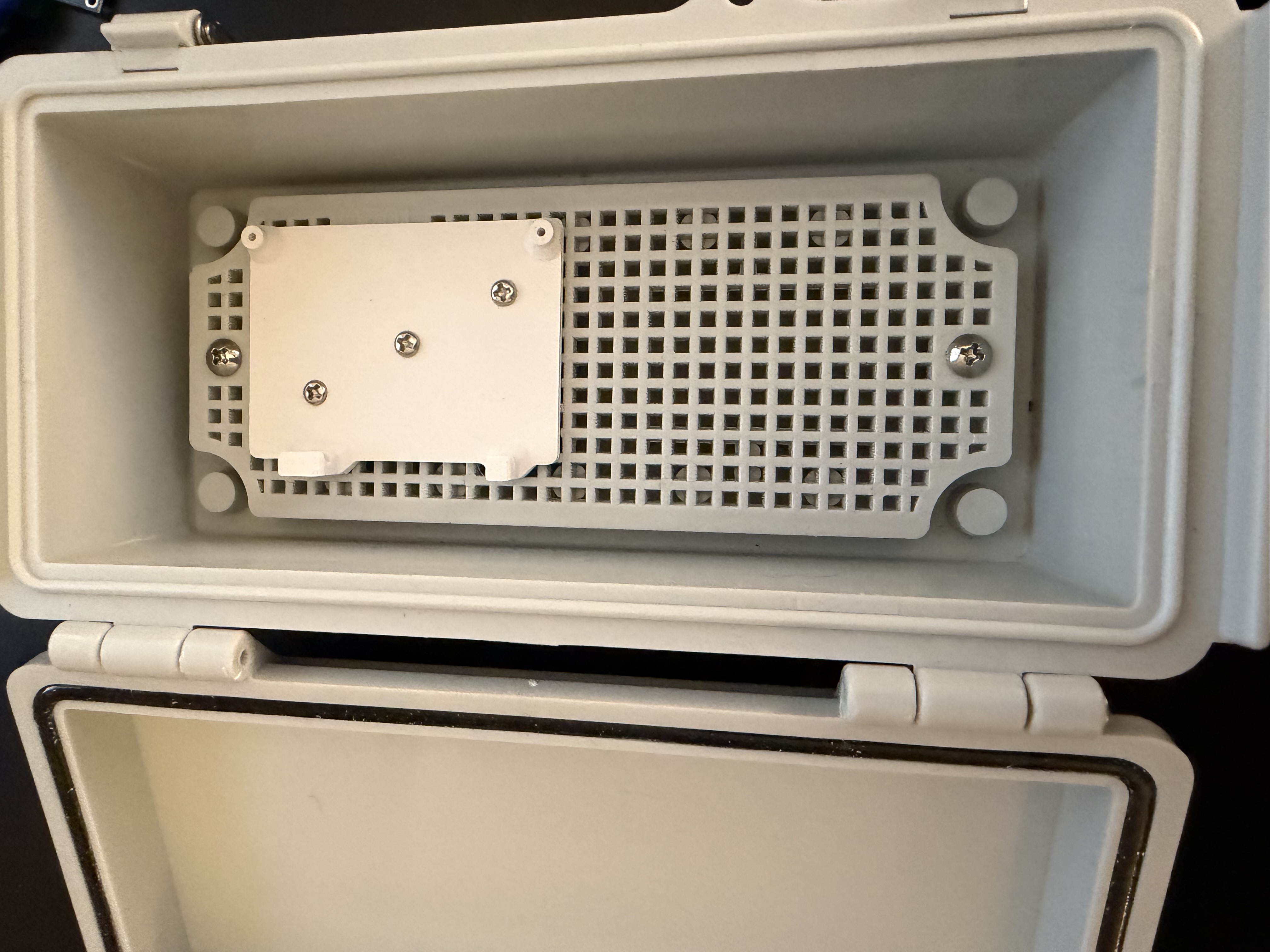 Simple mounting plate for the Washtastic board v3.5