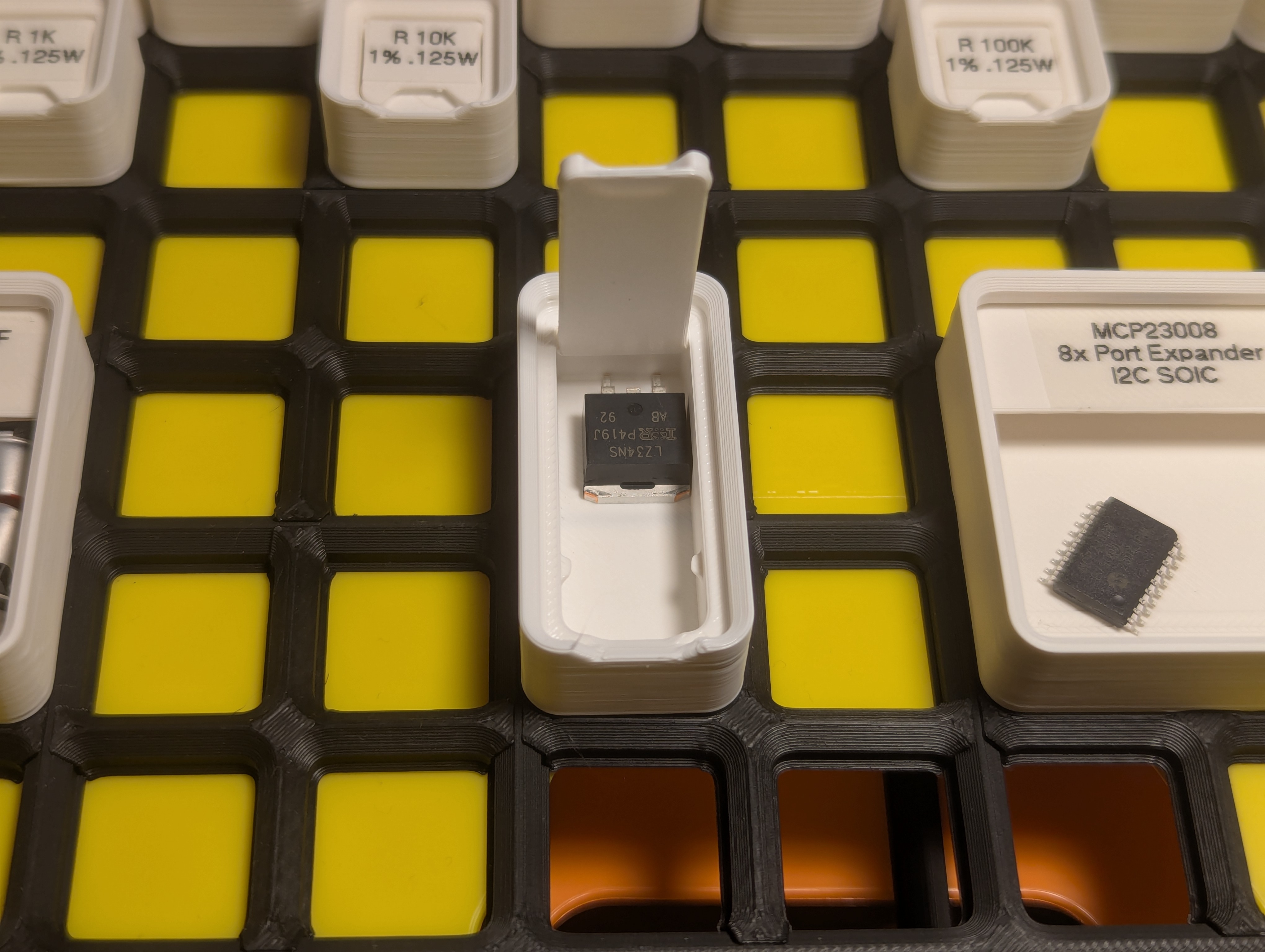Miniatura 4 do modelo 3D Gridfinity tiny SMD Box with lid