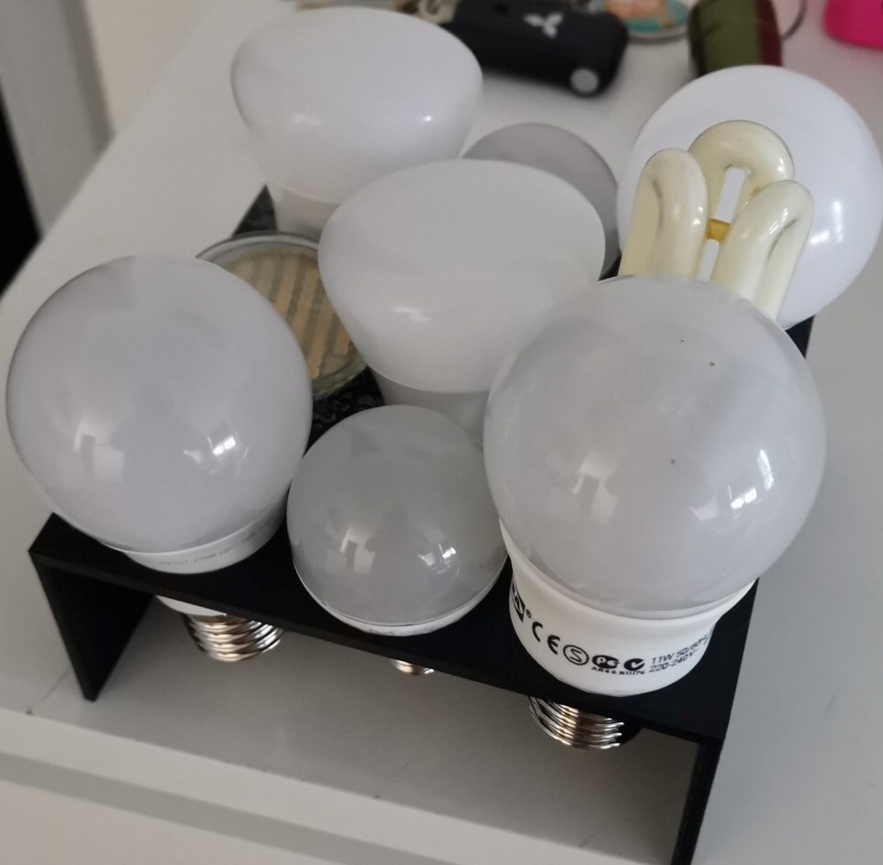 Lightbulb holder sorter