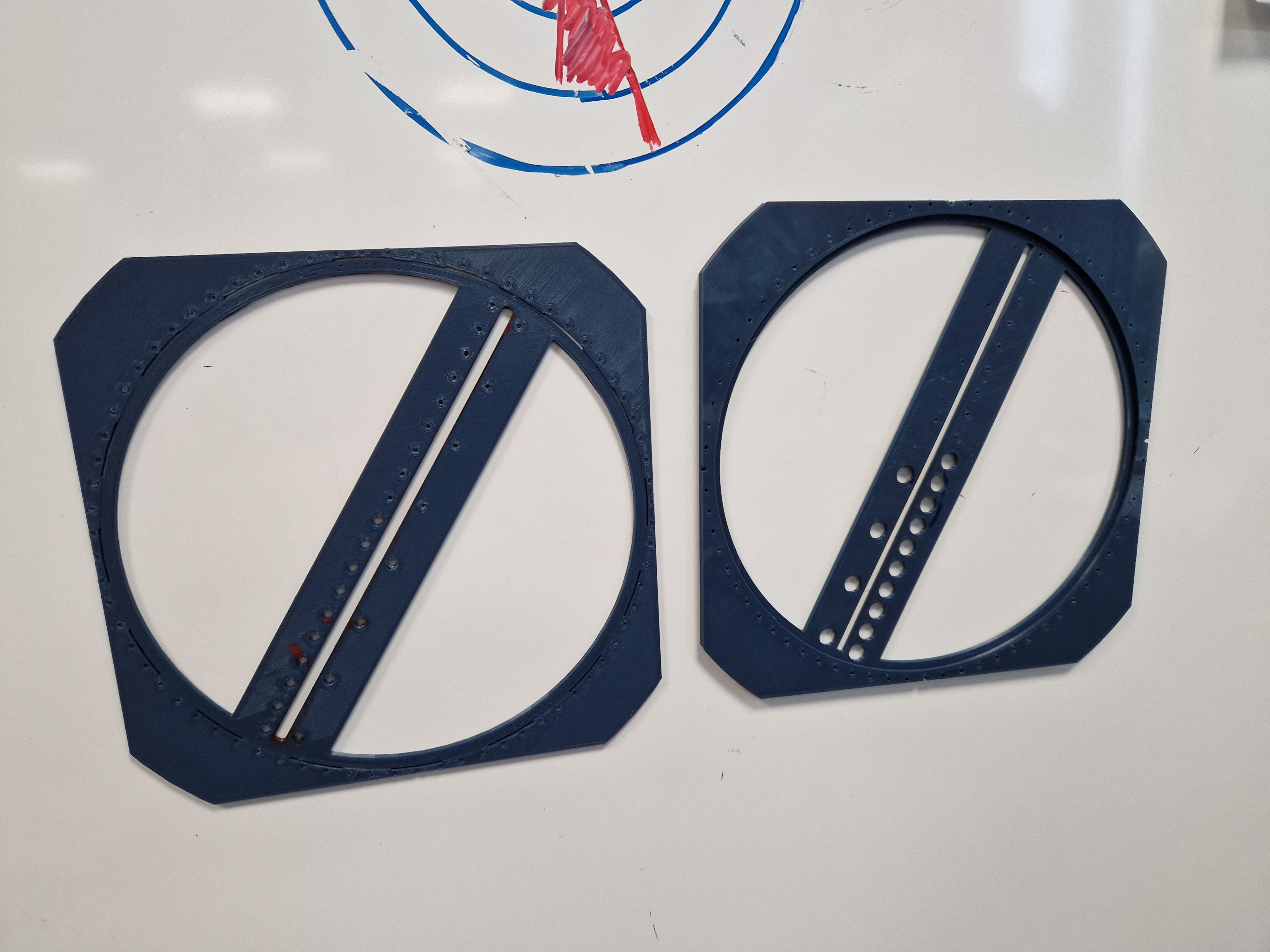 Circle helper target for whiteboard and bigger pens