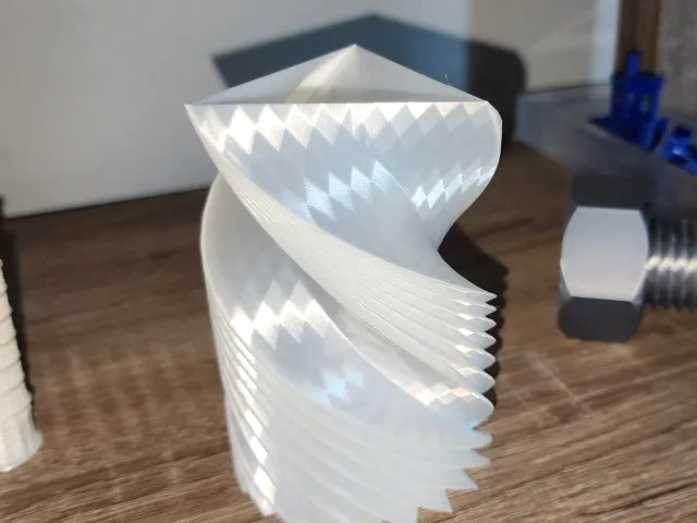 Infinity Triangle - Vase Mode Centerpiece
