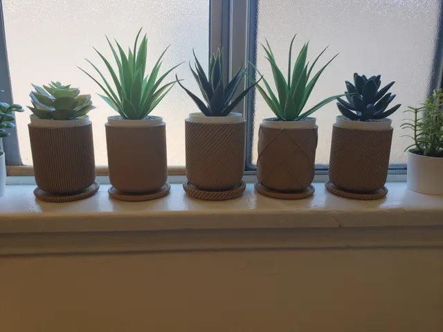 Planters with Integrated Saucer