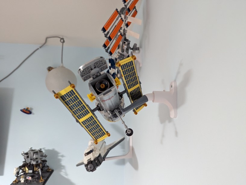 Wall mount for Lego Hubble Space Telescope