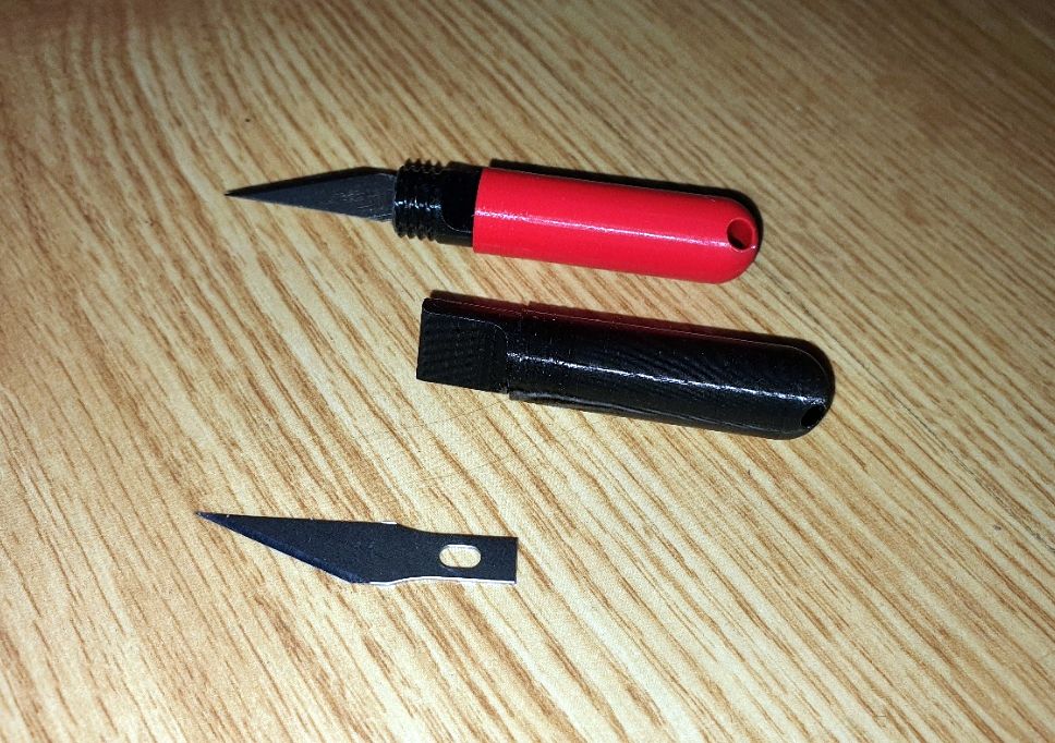 EDC Micro Knife Keychain (Scalpel) + V2 by GFS Download free STL