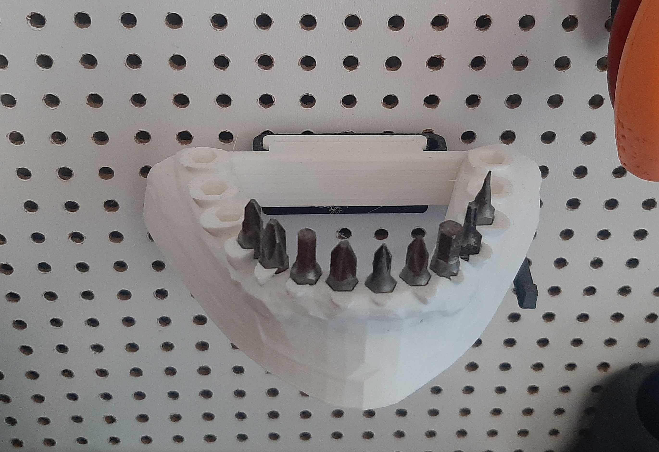 Jaw bit holder for pegboard, easily removable by leors Download free