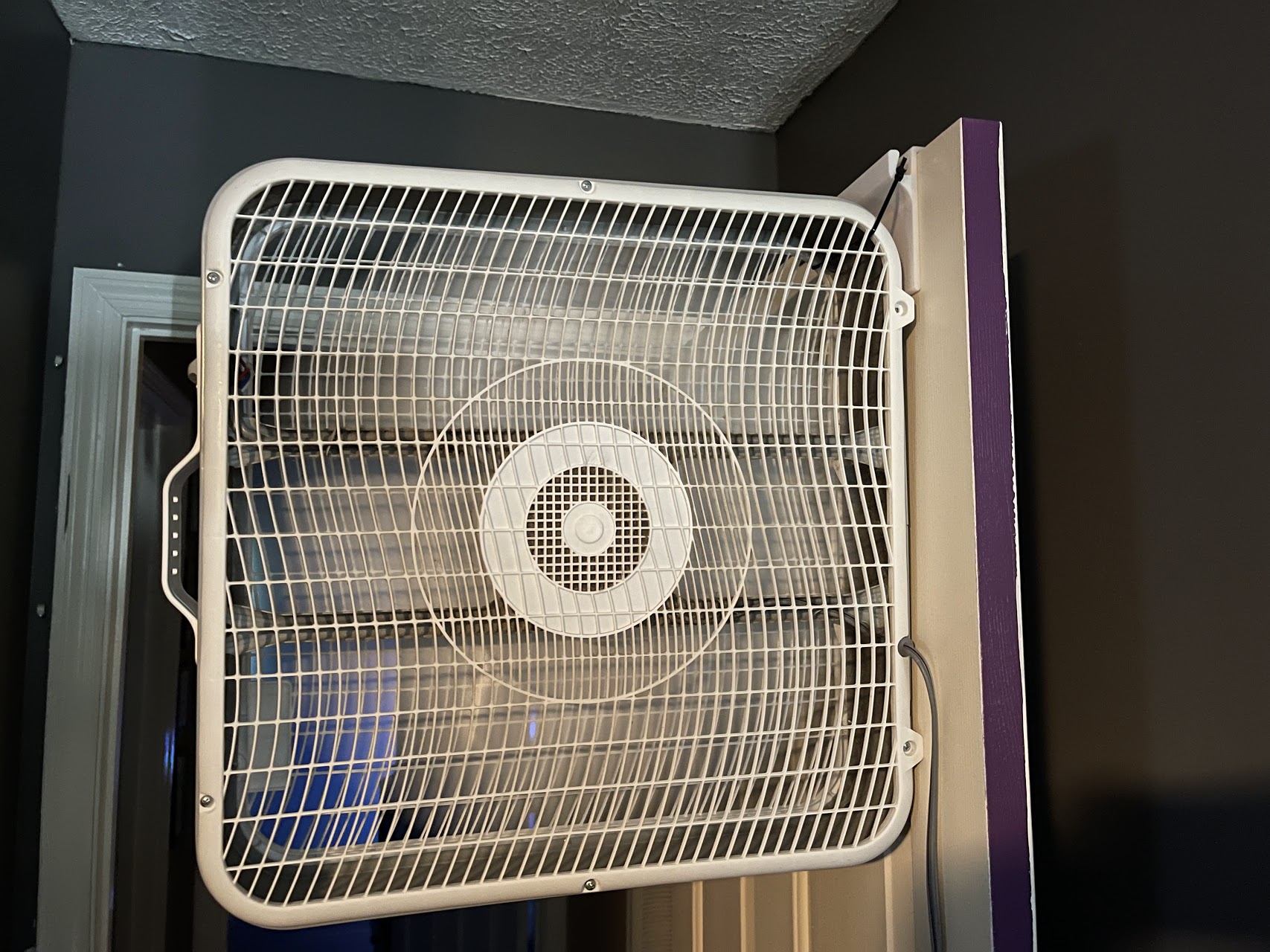 Door hanger for box fan by Liwanu Download free STL model