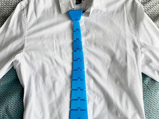 Articulated tie (STEP file included)