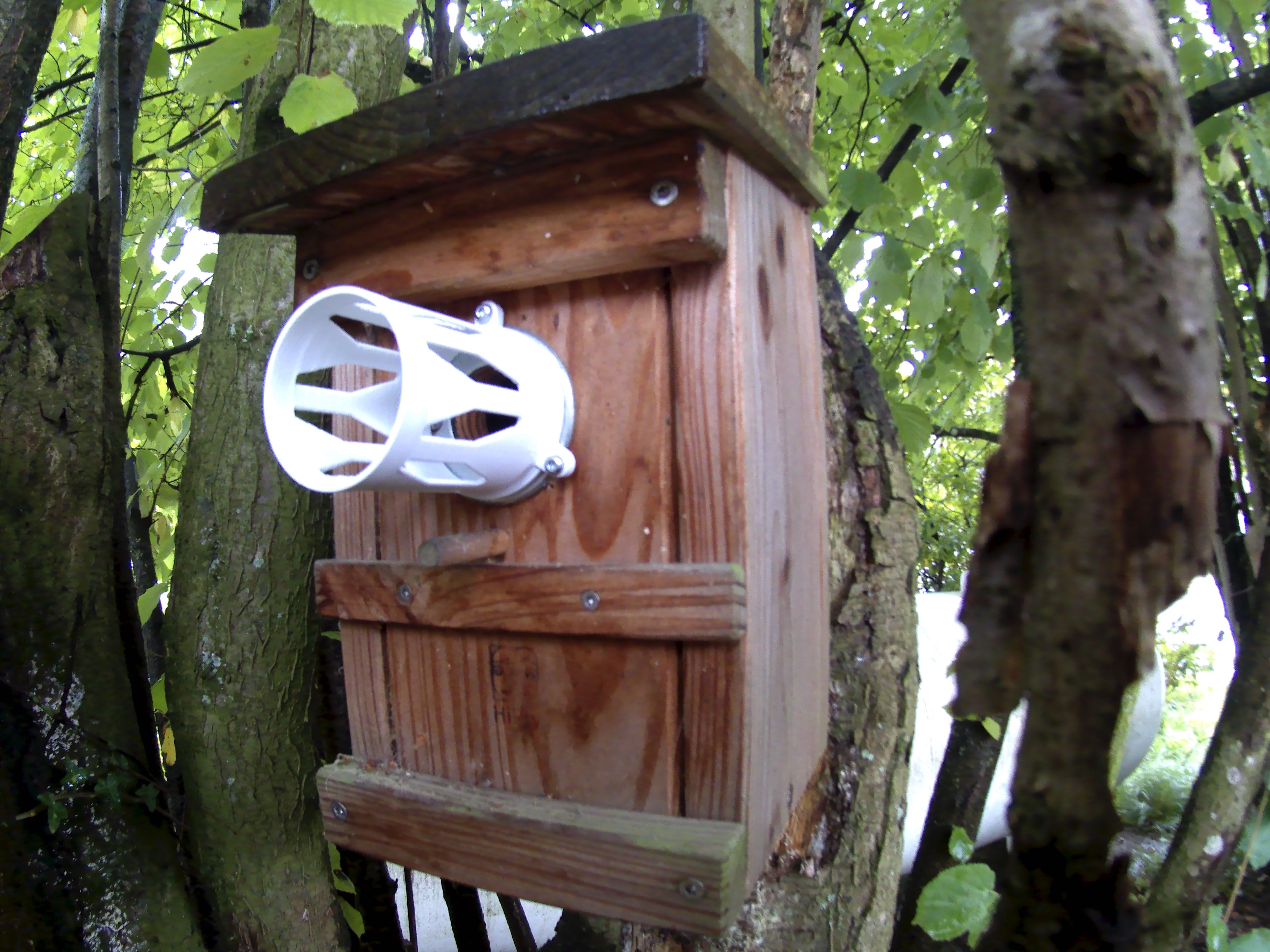 Predator protection for nesting boxes