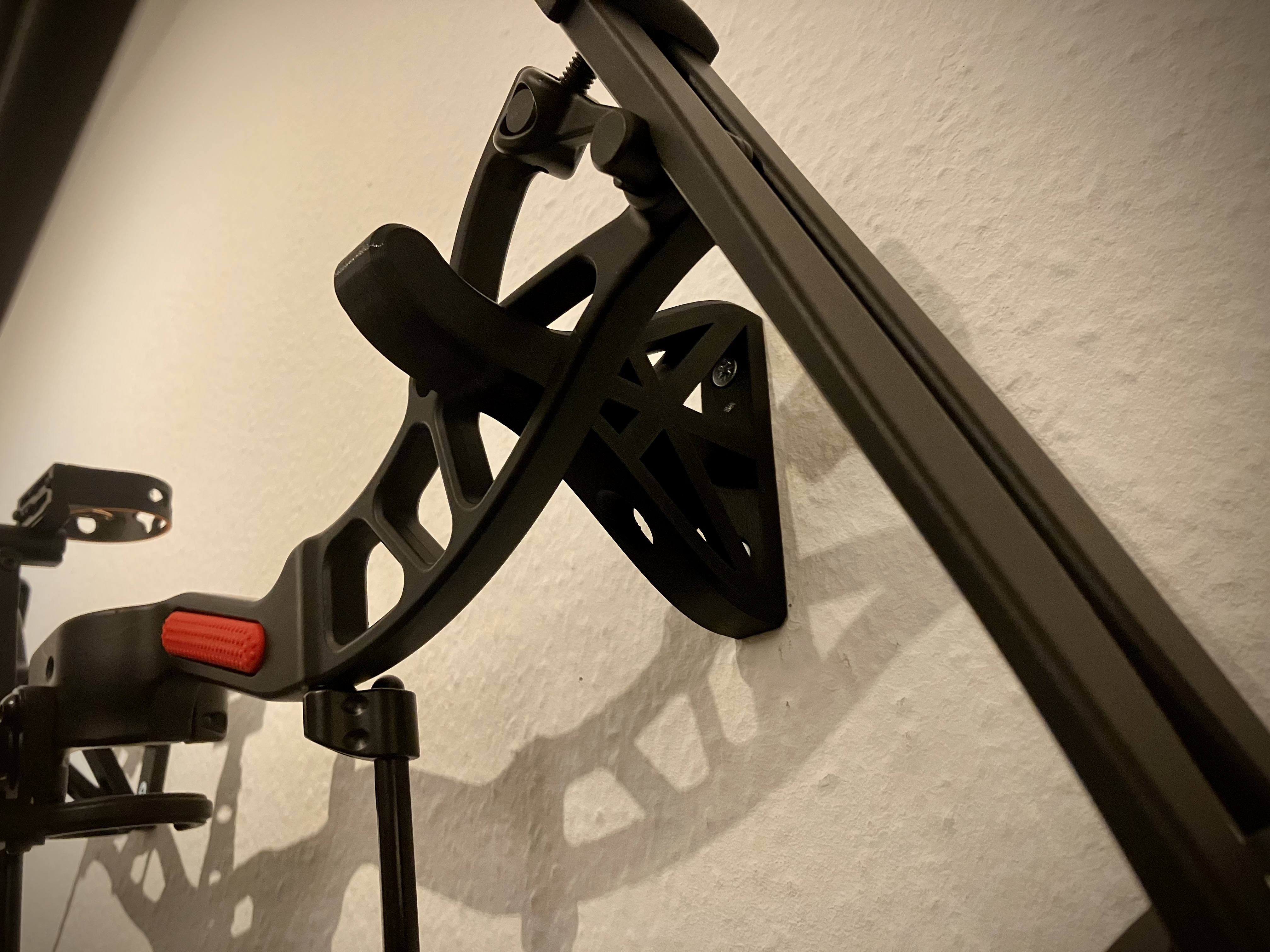 Compound Bow - Wallmount — thumbnail 3
