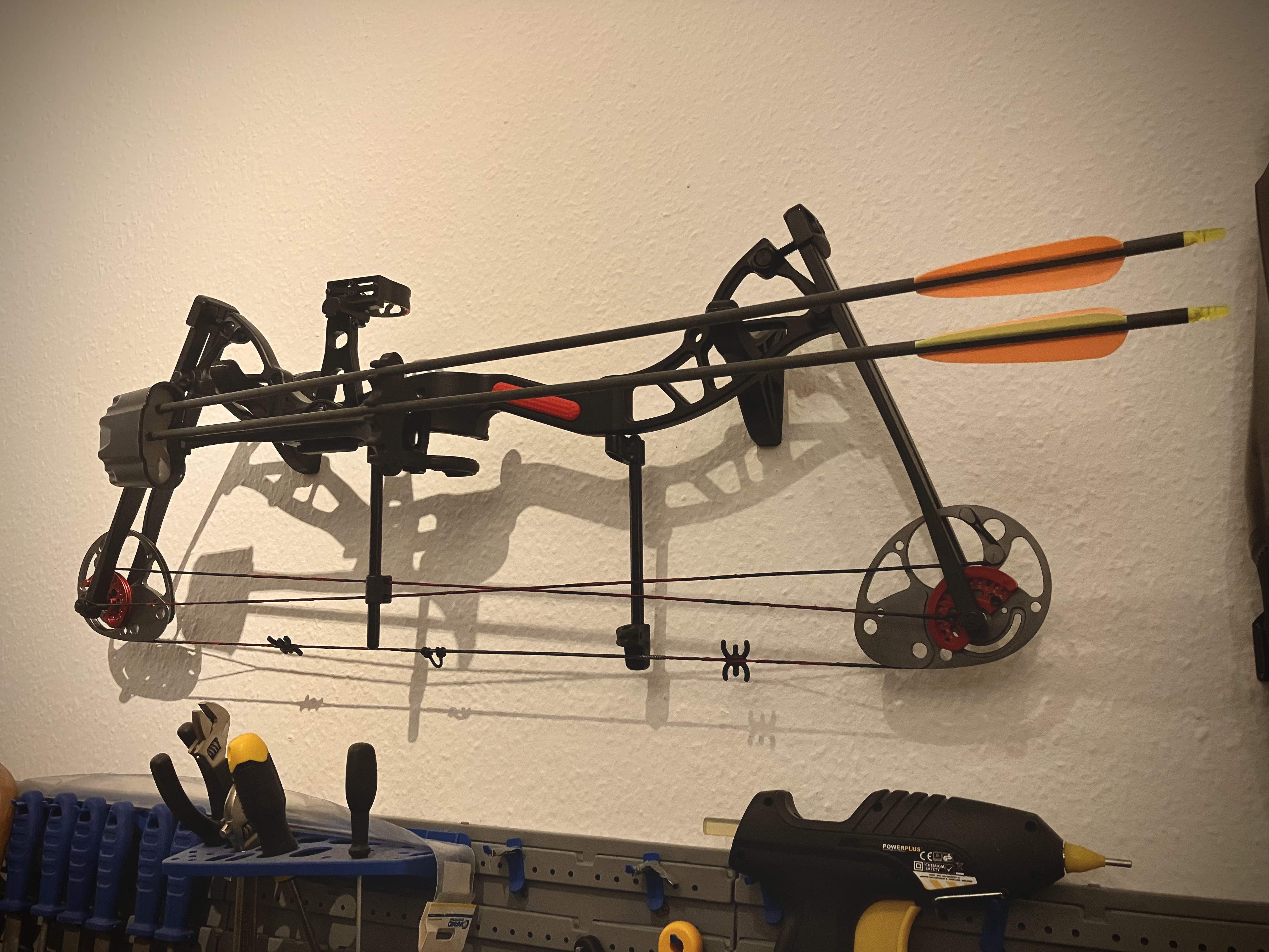 Compound Bow - Wallmount — thumbnail 4