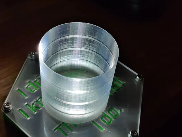 Customizable Measuring Cup (vase mode)